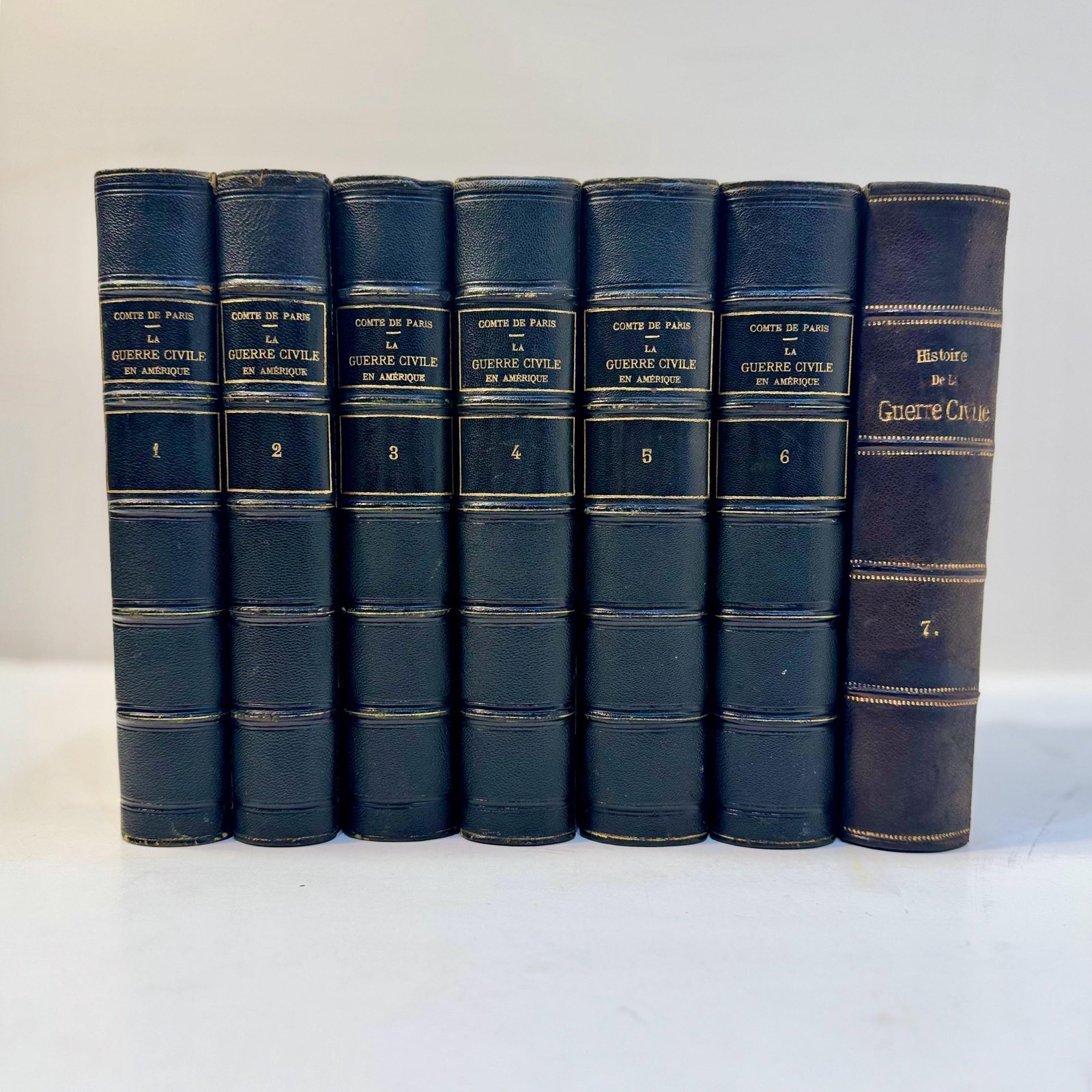 Histoire de la Guerre Civile en Amerique par M. Le Comte de Paris
GOOGLE TRANSLATION: History of the Civil War in America by M. Le Comte de Paris
PUBLICATION DATES: 1881-1884 — photograph 2.
