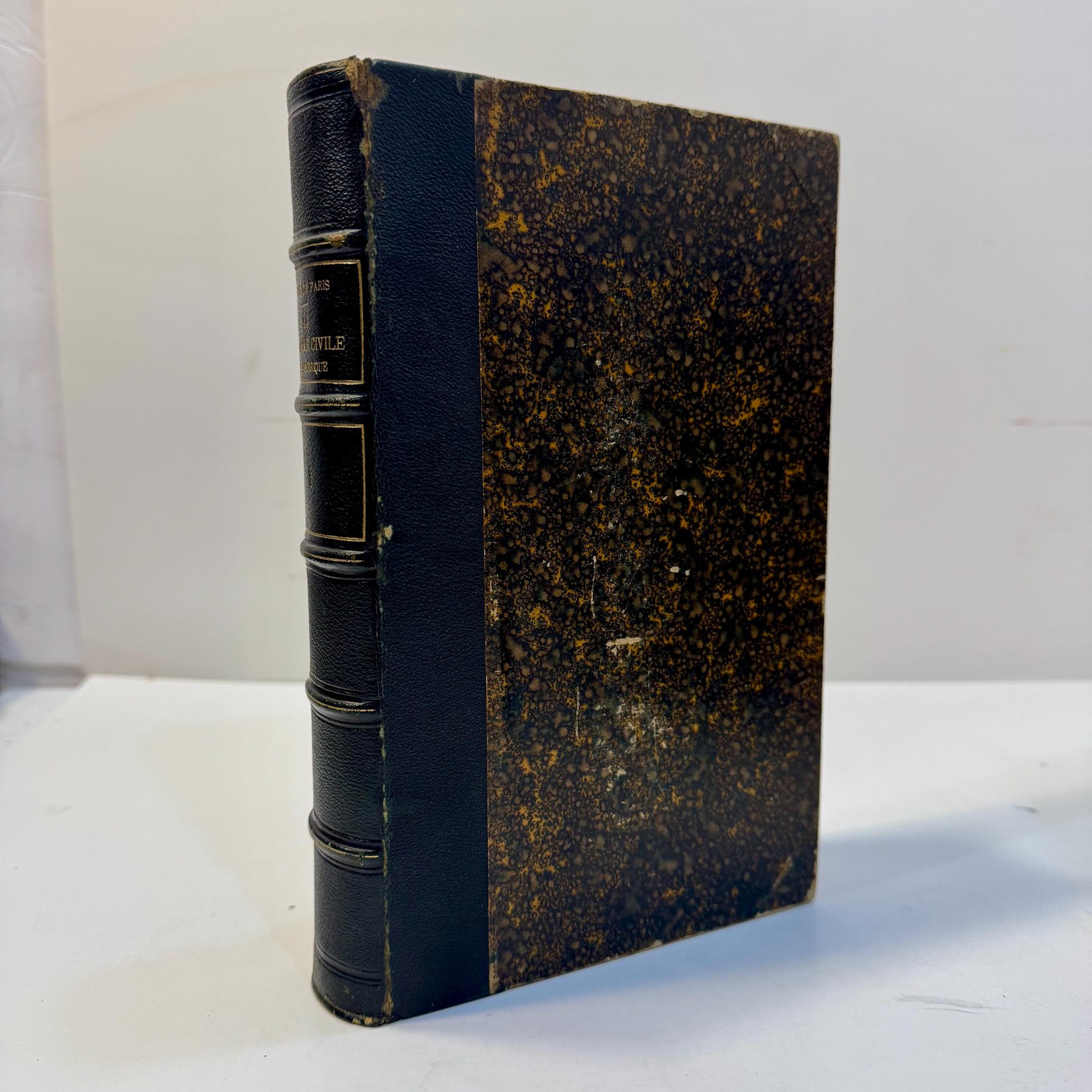 Histoire de la Guerre Civile en Amerique par M. Le Comte de Paris
GOOGLE TRANSLATION: History of the Civil War in America by M. Le Comte de Paris
PUBLICATION DATES: 1881-1884 — photograph 7.