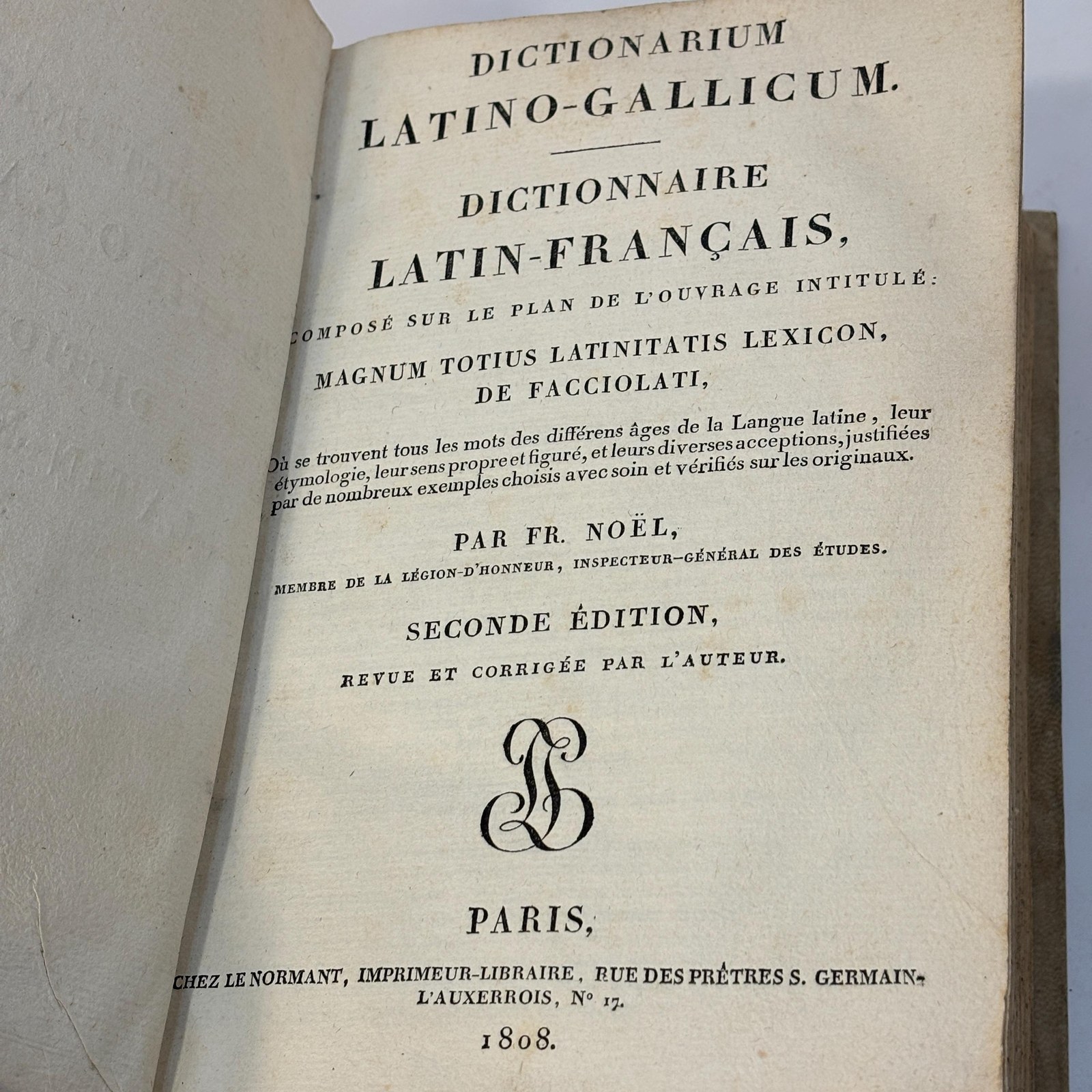 Dictionarium Latino-Gallicum. Dictionnaire Latin-Français, Composé sur le plan de l'ouvrage intitulé : Magnum Totius Latinitatis Lexicon, De Facciolati, Où se trouvent tous les mots des différens âges de la Langue latine, leur étymologie, leur sens propre et figuré, et leurs diverses acceptions, justifiées par de nombreux exemples choisis avec soin et vérifiés sur les originaux. Seconde Édition, Revue et corrigée par l'auteur. Translated: Latin-Gallic Dictionary Latin-French Dictionary, Compiled according to the plan of the work entitled: The Great Lexicon of the Entire Latin Language by Facciolati, In which are found all the words from the various periods of the Latin language, together with their etymology, their literal and figurative meanings, and their various usages, supported by numerous carefully selected examples verified against the original sources. Second Edition, Revised and corrected by the author. — photograph 2.