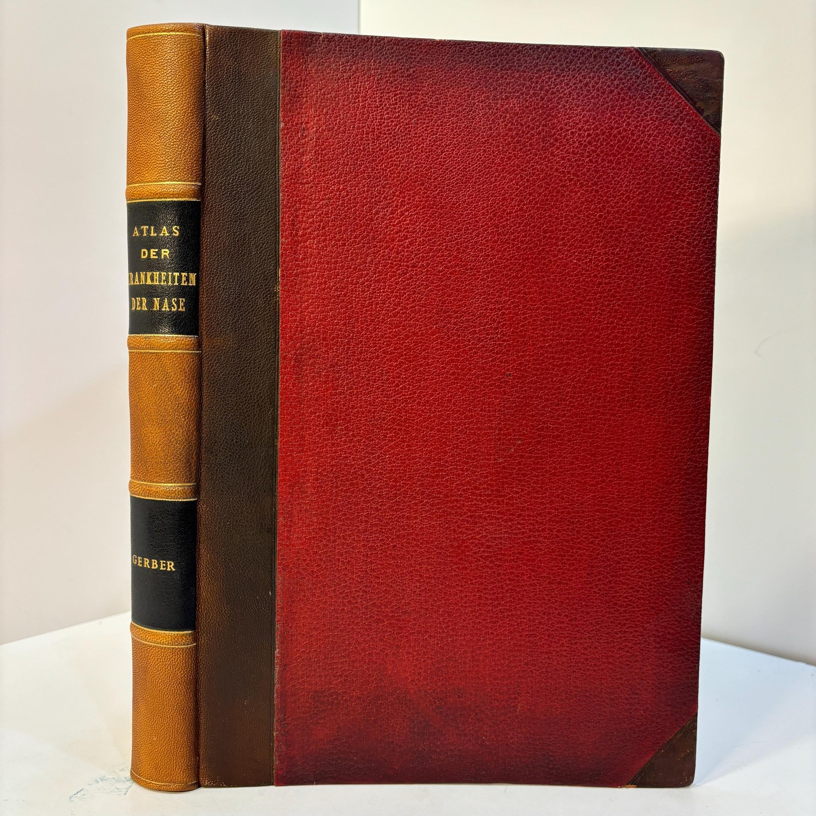 Atlas der Krankheiten der Nase, ihrer Nebenhöhlen und des Nasenrachenraumes. 363 Figuren auf 42 Tafeln Mit erläuterndem Text. Von Privatdocent Dr. P. H. Gerber Spezialarzt für Nasen-, Ohren- und Halskrankheiten in Königsberg i. Pr. Korrespondierendes Mitglied der Laryngologischen Gesellschaft zu Berlin und der französischen Gesellschaft für Otologie, Rhinologie und Laryngologie zu Paris. Translated: Atlas of the Diseases of the Nose, Its Accessory Sinuses and the Nasopharyngeal Cavity. 363 Illustrations on 42 Plates With Explanatory Text. By Privatdozent Dr. P. H. Gerber Specialist in Diseases of the Nose, Ears, and Throat in Königsberg, Prussia. Corresponding Member of the Laryngological Society of Berlin and of the French Society for Otology, Rhinology, and Laryngology in Paris. — photograph 2.
