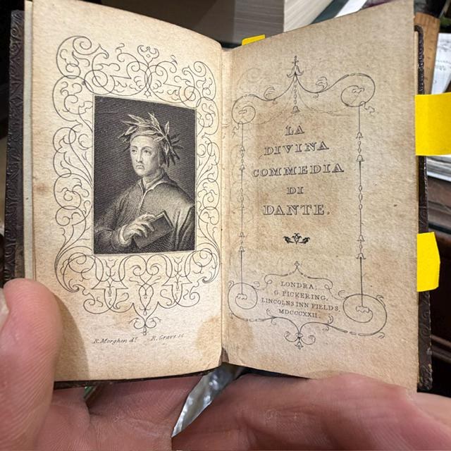 La Divina Commedia Di Dante; Dell' Inferno, Del Purgatorio, Del Paradiso in two small volumes, Italian language. — photograph 2.
