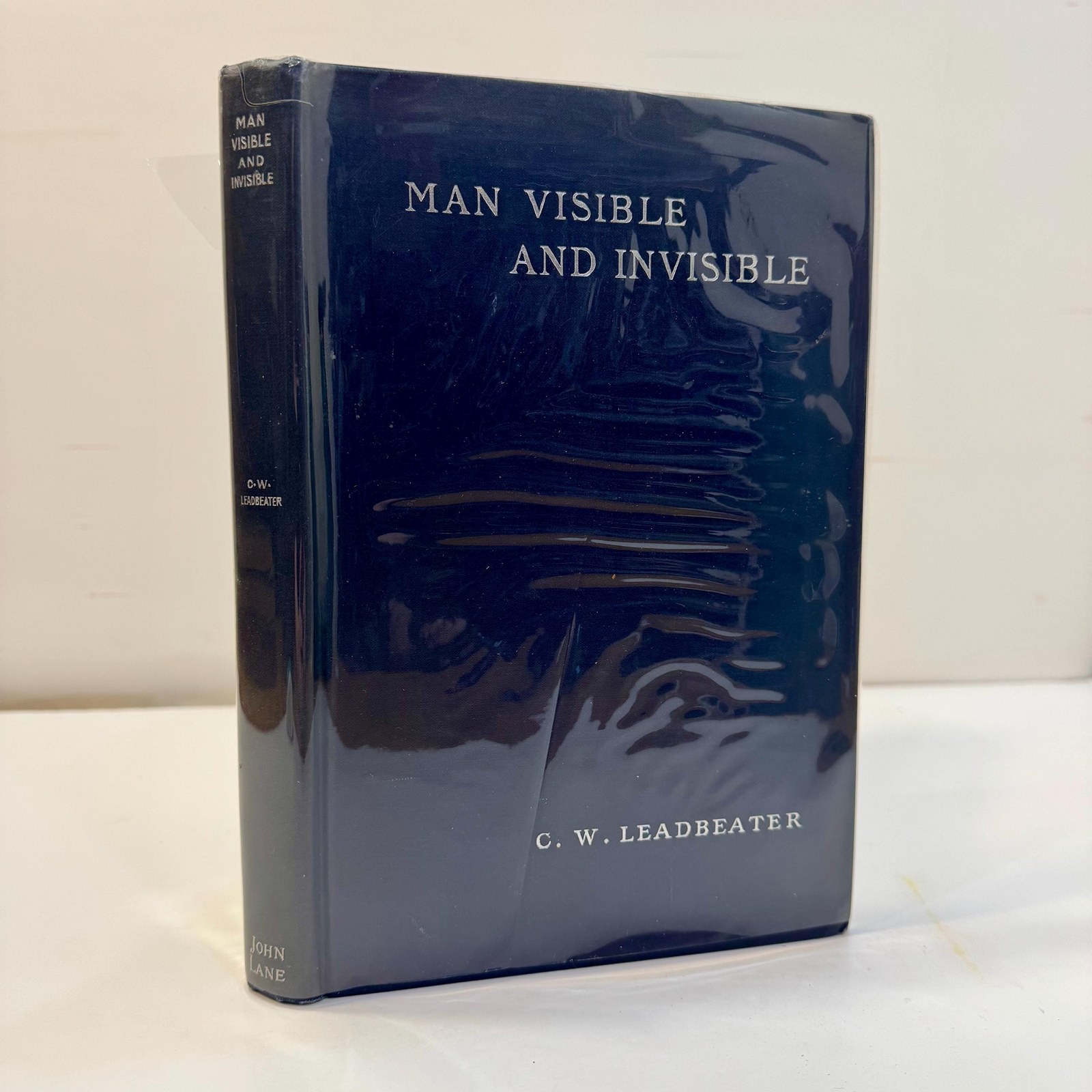 Man Visible and Invisible, Examples of Different Types of Men as Seen by Means of Trained Clairvoyance. With Frontispiece, Three Diagrams, and Twenty-Two Coloured Illustrations. — photograph 3.