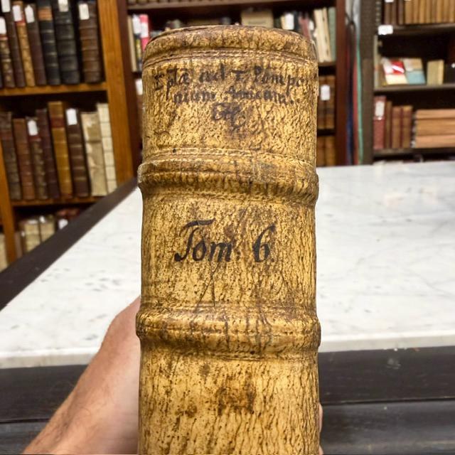 M. Tullii Ciceronis Epistolarum Ad Atticum, Libri XVI. Eiusdem Epistolarum Ad Q. Fratrem, Libri III. Incerti Auctoris Epistola Ad Octavium. Non Est Enim Ciceronis. T. Pomponii Attici Vita, Per Cornelium Nepotem. Ex Dionys. Lambini Emendatione. Translated: Marcus Tullius Cicero’s Letters to Atticus, in Sixteen Books; His Letters to His Brother Quintus, in Three Books; A Letter to Octavius by an Unknown Author, for It Is Not by Cicero; and The Life of Titus Pomponius Atticus, by Cornelius Nepos. From the Recension of Denis Lambin. — photograph 10.