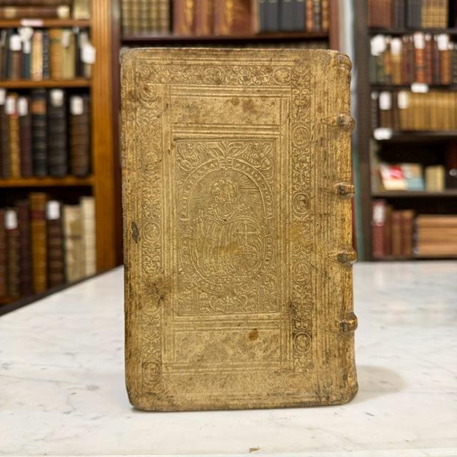 M. Tullii Ciceronis Epistolarum Ad Atticum, Libri XVI. Eiusdem Epistolarum Ad Q. Fratrem, Libri III. Incerti Auctoris Epistola Ad Octavium. Non Est Enim Ciceronis. T. Pomponii Attici Vita, Per Cornelium Nepotem. Ex Dionys. Lambini Emendatione. Translated: Marcus Tullius Cicero’s Letters to Atticus, in Sixteen Books; His Letters to His Brother Quintus, in Three Books; A Letter to Octavius by an Unknown Author, for It Is Not by Cicero; and The Life of Titus Pomponius Atticus, by Cornelius Nepos. From the Recension of Denis Lambin. — photograph 3.