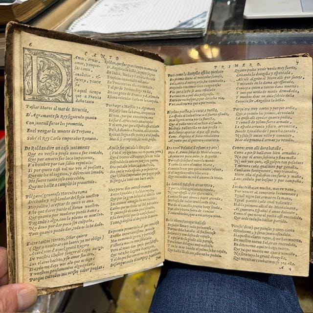 Orlando Furioso; Dirigido al Príncipe Don Philipe Nuestro Señor, Traduzido en Romance Castellano por Don Jeronymo de Urrea. Hanse añadido breves moralidades harto necessarias a la declaración de los cantos, y la tabla es muy mas aumentada. Translated: Orlando Furioso; Dedicated to the Prince Don Philip, Our Lord, Translated into the Castilian Language by Don Jerónimo de Urrea. Brief moral commentaries have been added, which are very necessary for the explanation of the cantos, and the table has been greatly enlarged. (&) Comedia Dei Doctor Carlino, de Don Luis de Gongor. — photograph 5.