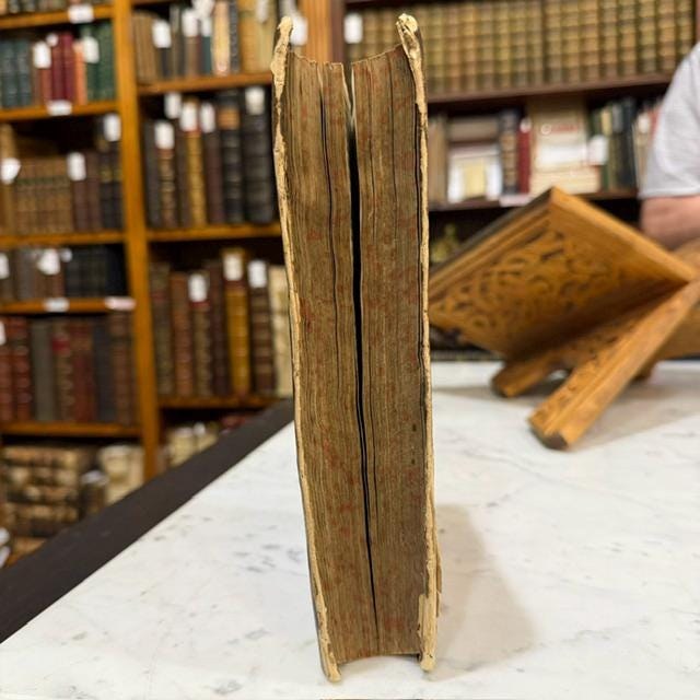 Orlando Furioso; Dirigido al Príncipe Don Philipe Nuestro Señor, Traduzido en Romance Castellano por Don Jeronymo de Urrea. Hanse añadido breves moralidades harto necessarias a la declaración de los cantos, y la tabla es muy mas aumentada. Translated: Orlando Furioso; Dedicated to the Prince Don Philip, Our Lord, Translated into the Castilian Language by Don Jerónimo de Urrea. Brief moral commentaries have been added, which are very necessary for the explanation of the cantos, and the table has been greatly enlarged. (&) Comedia Dei Doctor Carlino, de Don Luis de Gongor. — photograph 9.