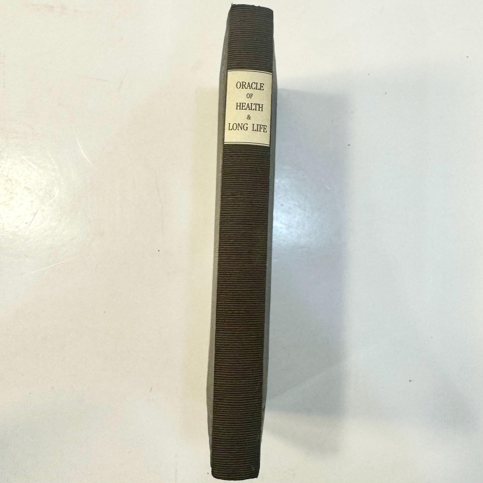 The Oracle of Health and Long Life: Containing Plain and Practical Instructions for The Preservation of Sound Health, and The Attainment of Vigorous Old Age. To Which are Added, Maxims for The Preservation of Health, and The Prevention of Disease; With The Philosophy of Domestic Medicine, A New Edition — photograph 2.
