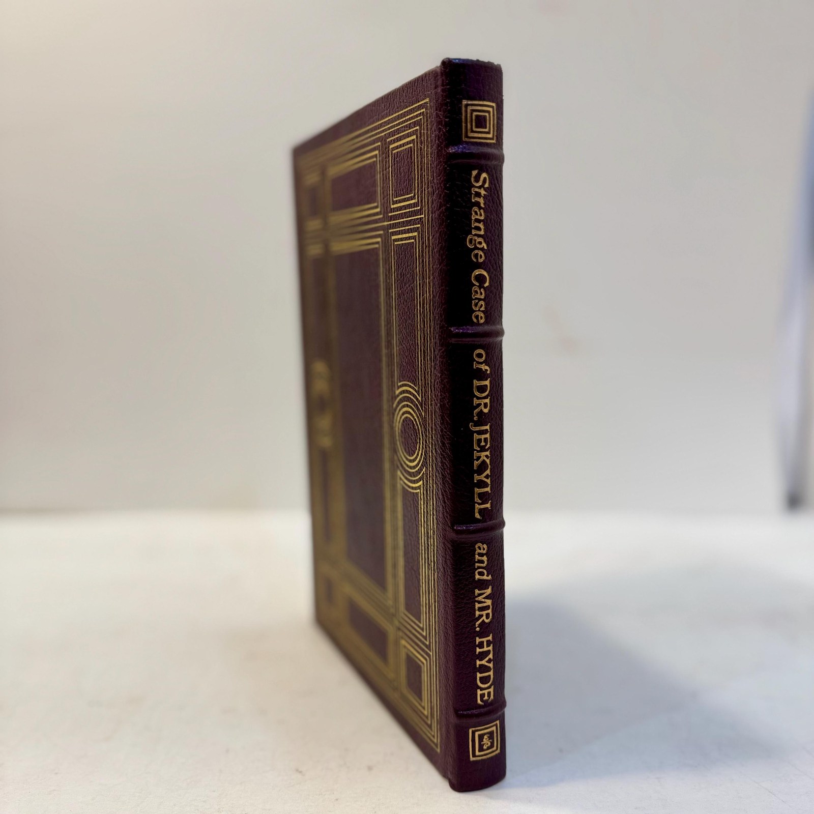Strange Case of Dr. Jekyll and Mr. Hyde by Robert Louis Stevenson | Easton Press Edition, Illustrated, 1980 — photograph 4.