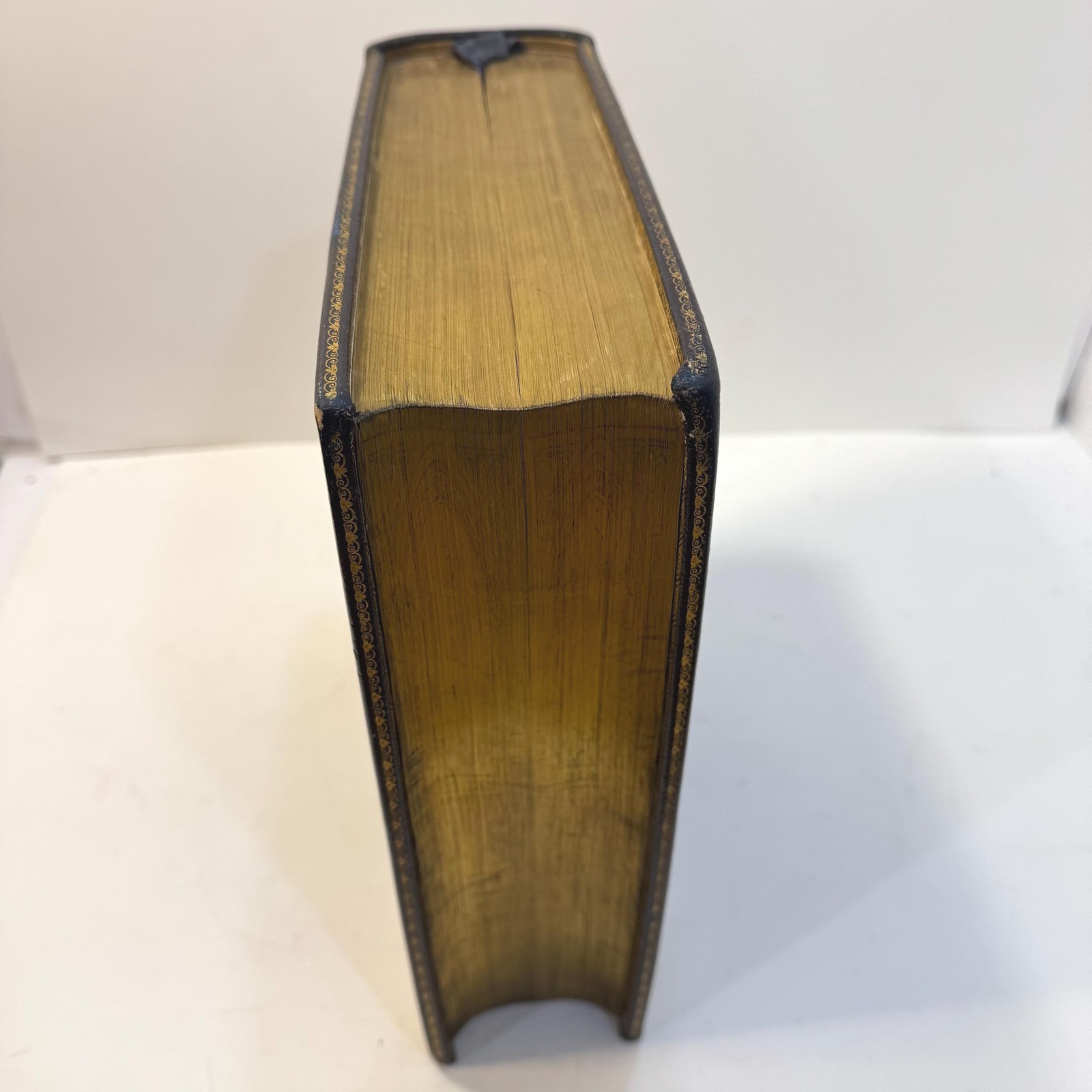 The Holy Bible, Old & New Testaments, King James Version, c. 1845, Four Cathedral Fore-Edge Paintings — photograph 4.