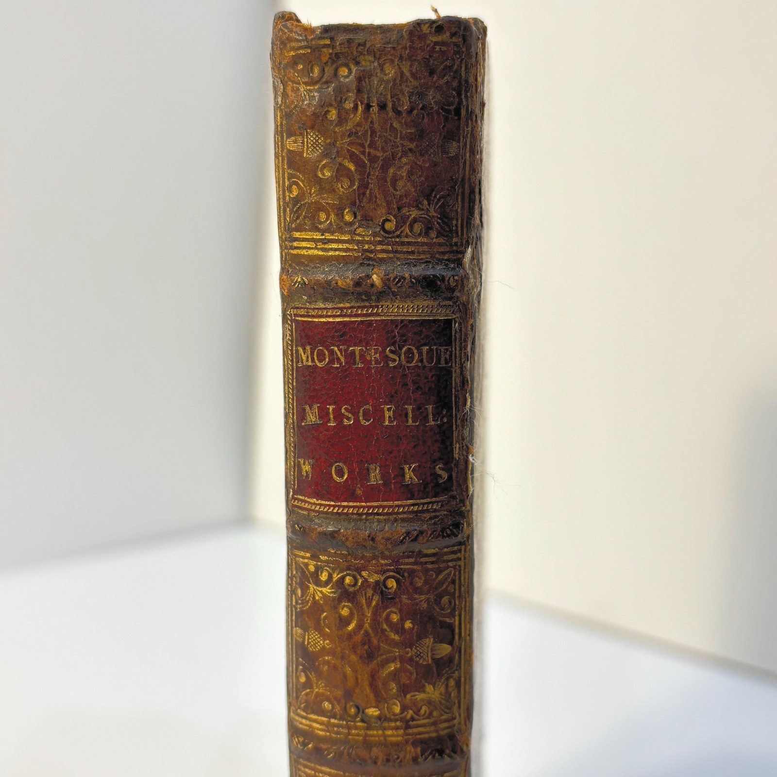 Miscellaneous pieces of M. de Secondat, Baron de Montesquieu. Translated From the new edition of his works in quarto printed at Paris. — photograph 4.