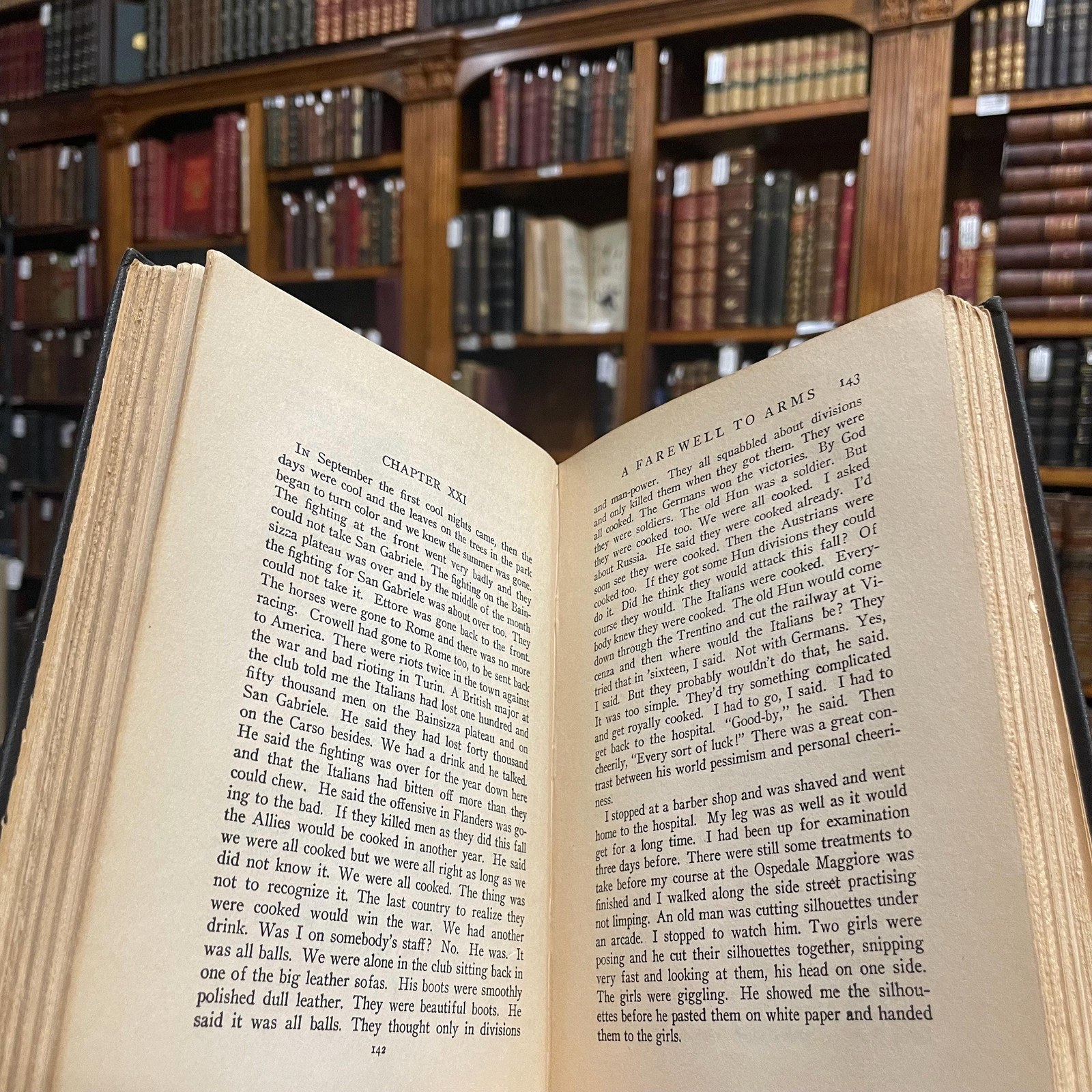 Farewell to Arms. First Edition, First Printing — photograph 10.