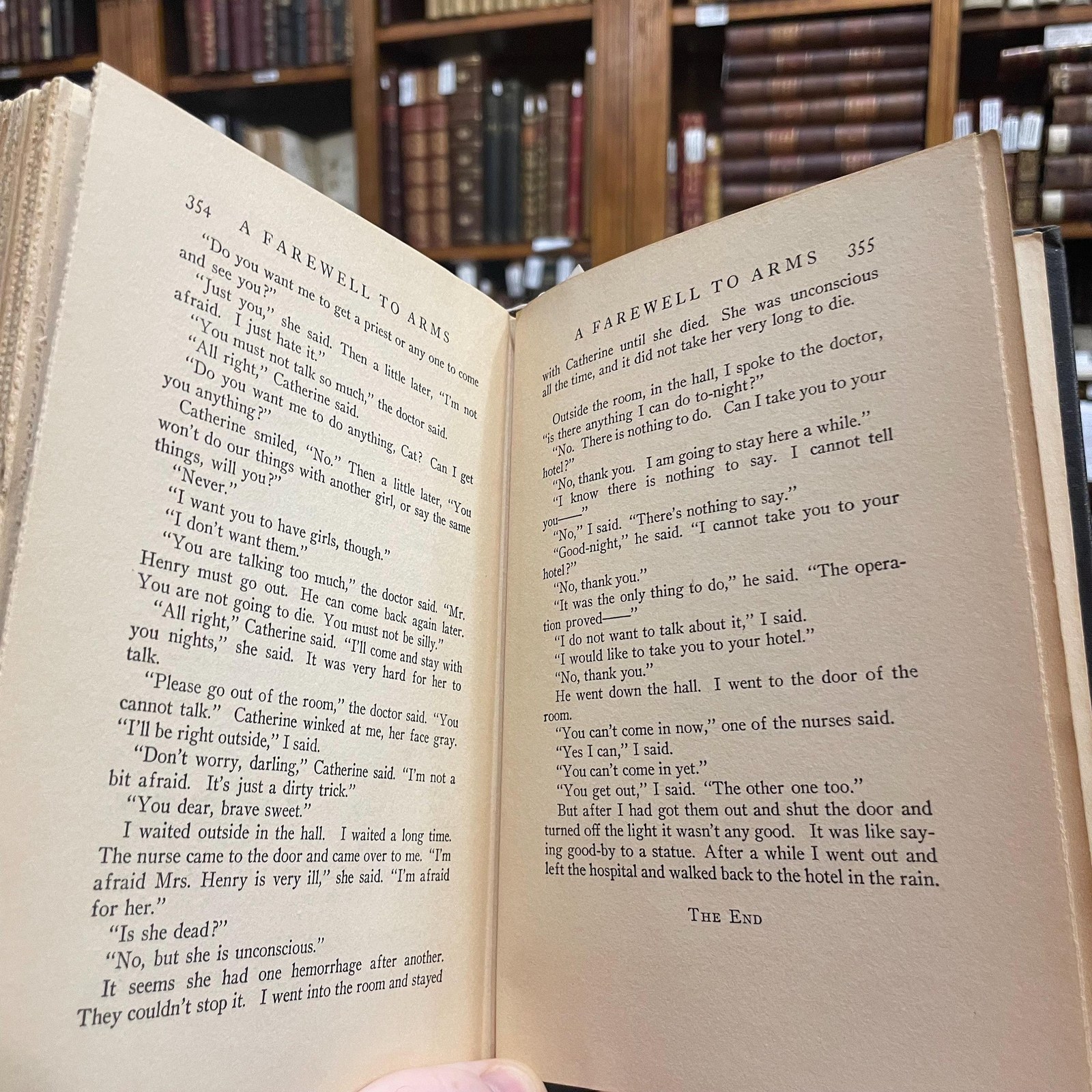 Farewell to Arms. First Edition, First Printing — photograph 9.