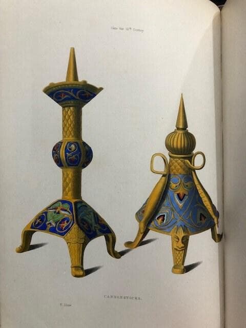 Dresses and Decorations of the Middle Ages — photograph 8.