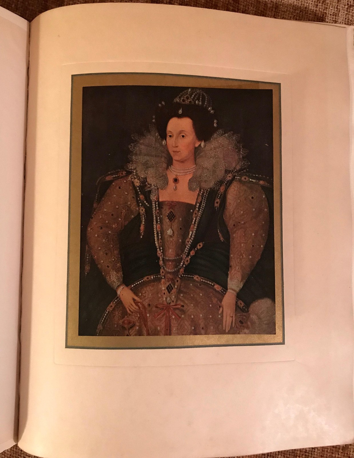 Christ Church in Oxford : An Anthology in Prose and Verse Selected by Arthur Hassall, M.A. Student of Christ Church, Oxford, with 26 plates in Colour reproduced from Paintings by Arthur Garratt and from Portraits in Christ Church Hall. — photograph 9.
