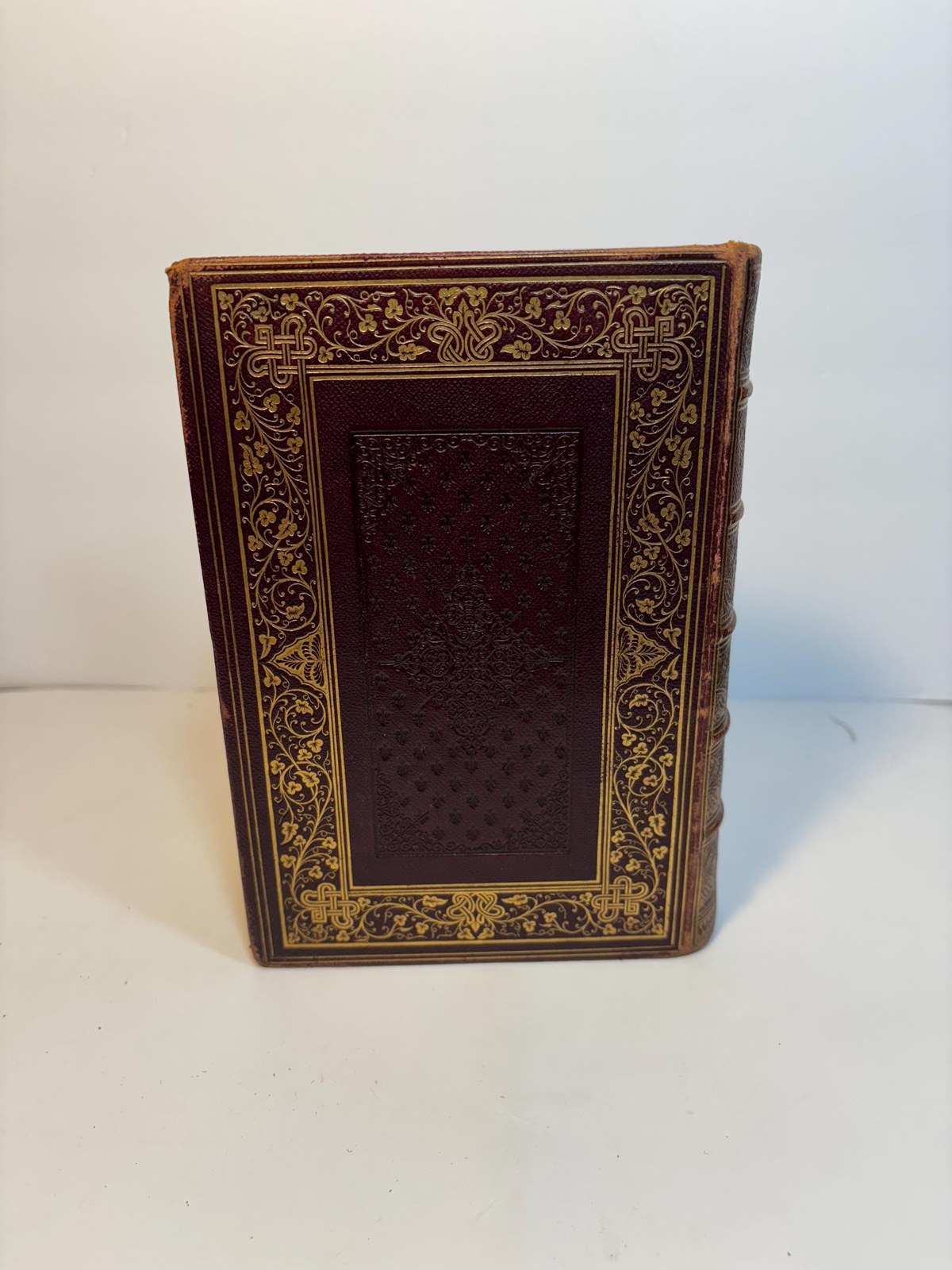 {Fore-Edge Painting-Hunting, Walled City scene} The Poetical Works of Thomas Campbell — photograph 3.