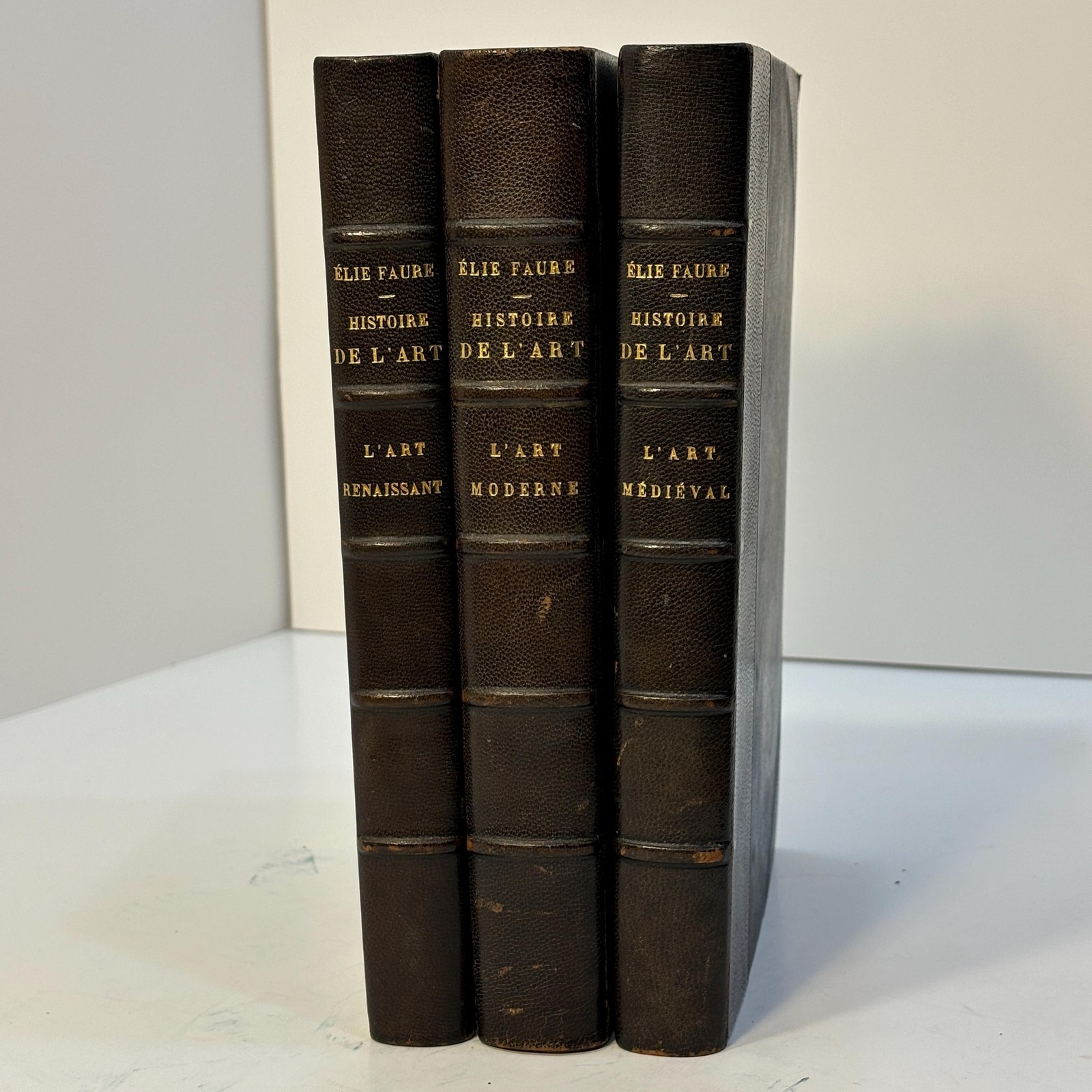 Histoire De L'Art (trans: History of Art) 3 volumes; Medieval, Renassiance, Modern — photograph 3.
