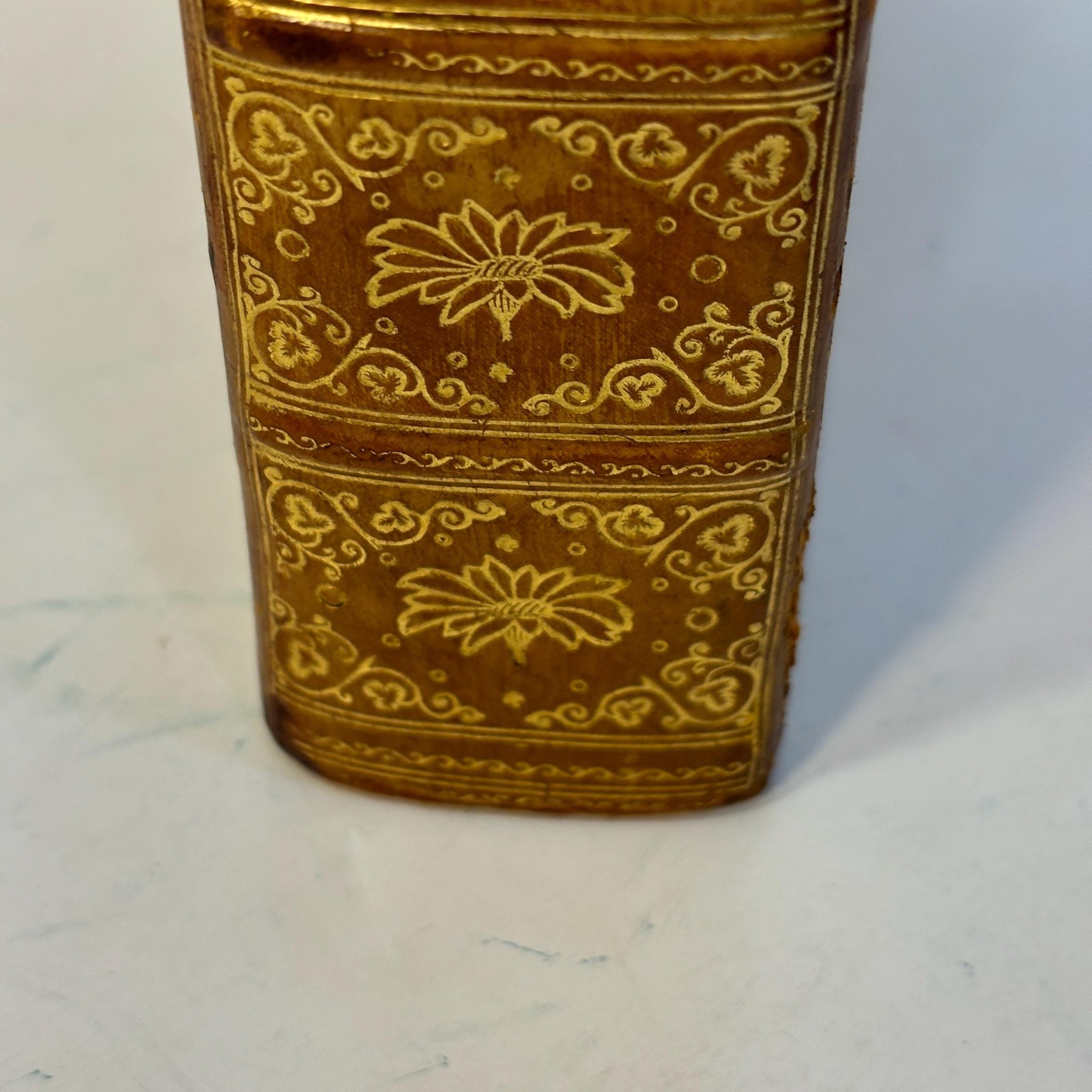 The Ingoldsby Legends or Mirth and Marvels. With a Portrait and Twenty-Five Illustrations by Cruikshank, Leech, and Others — photograph 9.