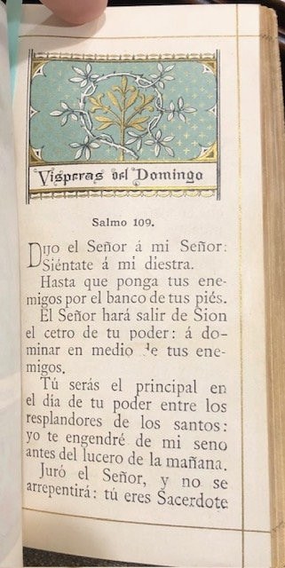 El Oficio del Domingo Devocionario Que Contiene las oraciones y ejercicios para asistir al Sarrificio de la Santa Misa. Edicion aumentada con la Semana Santa. Translated from Spanish: The Office of Sunday Devotional That Contains the prayers and exercises to assist in the Sacrifice of the Holy Mass. Enlarged edition with Holy Week — photograph 5.