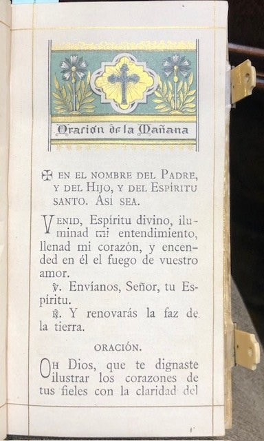 El Oficio del Domingo Devocionario Que Contiene las oraciones y ejercicios para asistir al Sarrificio de la Santa Misa. Edicion aumentada con la Semana Santa. Translated from Spanish: The Office of Sunday Devotional That Contains the prayers and exercises to assist in the Sacrifice of the Holy Mass. Enlarged edition with Holy Week — photograph 9.