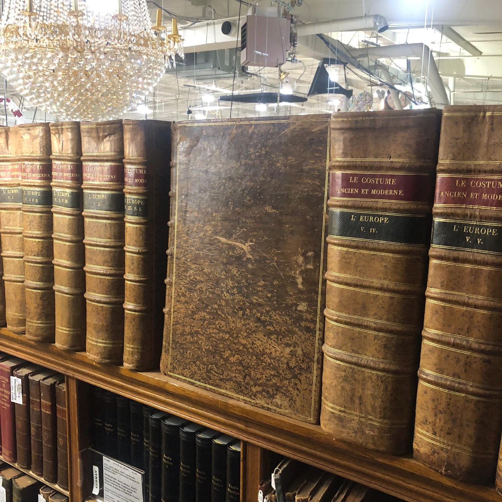 Le Costume Ancien et Moderne ou Histoire Du Gouvernement, De La Milice, De La Religion, Des Arts, Sciences Et Usages De Tous Les Peuples Anciens Et Modernes, D'Apres Les Monumens De L'Antiquite Et Accompagne De Dessins Analogues Au Sujet Par Le Docteur Jules Ferrario. Translated from French: Ancient and Modern Costume or History of Government, Militia, Religion, Arts, Sciences and Customs of All Ancient and Modern Peoples, Based on the Monuments of Antiquity and Accompanied by Analogous Drawings on the Subject by the Doctor Jules Ferrario. — photograph 6.