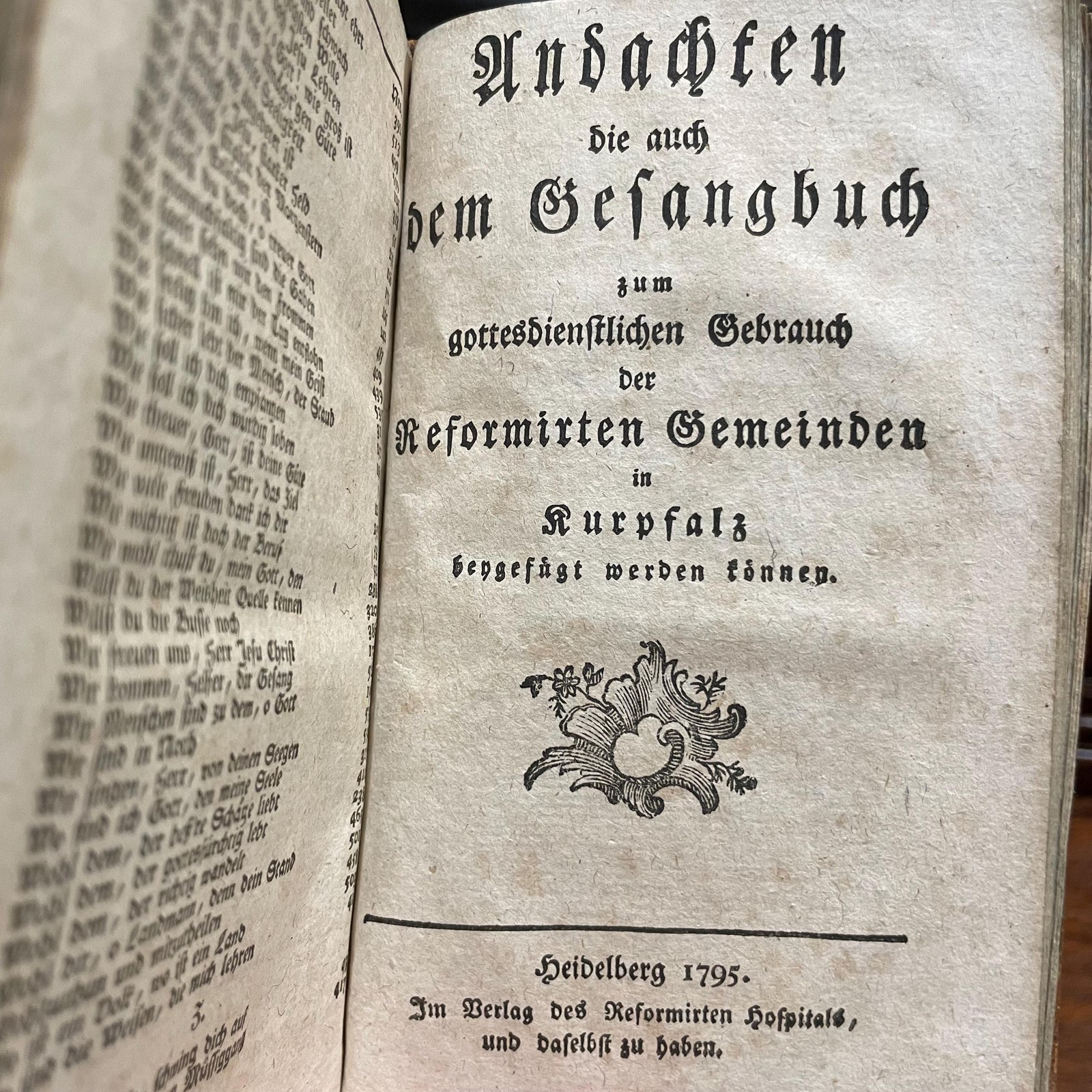 GESANGBUCH ZUM GOTTESDIENSTLICHEN GEBRAUCHE DER REFORMIRTEN GEMEINDEN IN KURPFALZ. Translated from German: Hymnal for the Liturgical Use of the Reformed Congregations in the Electoral Palatinate (Germany). Church Hymnal — photograph 6.