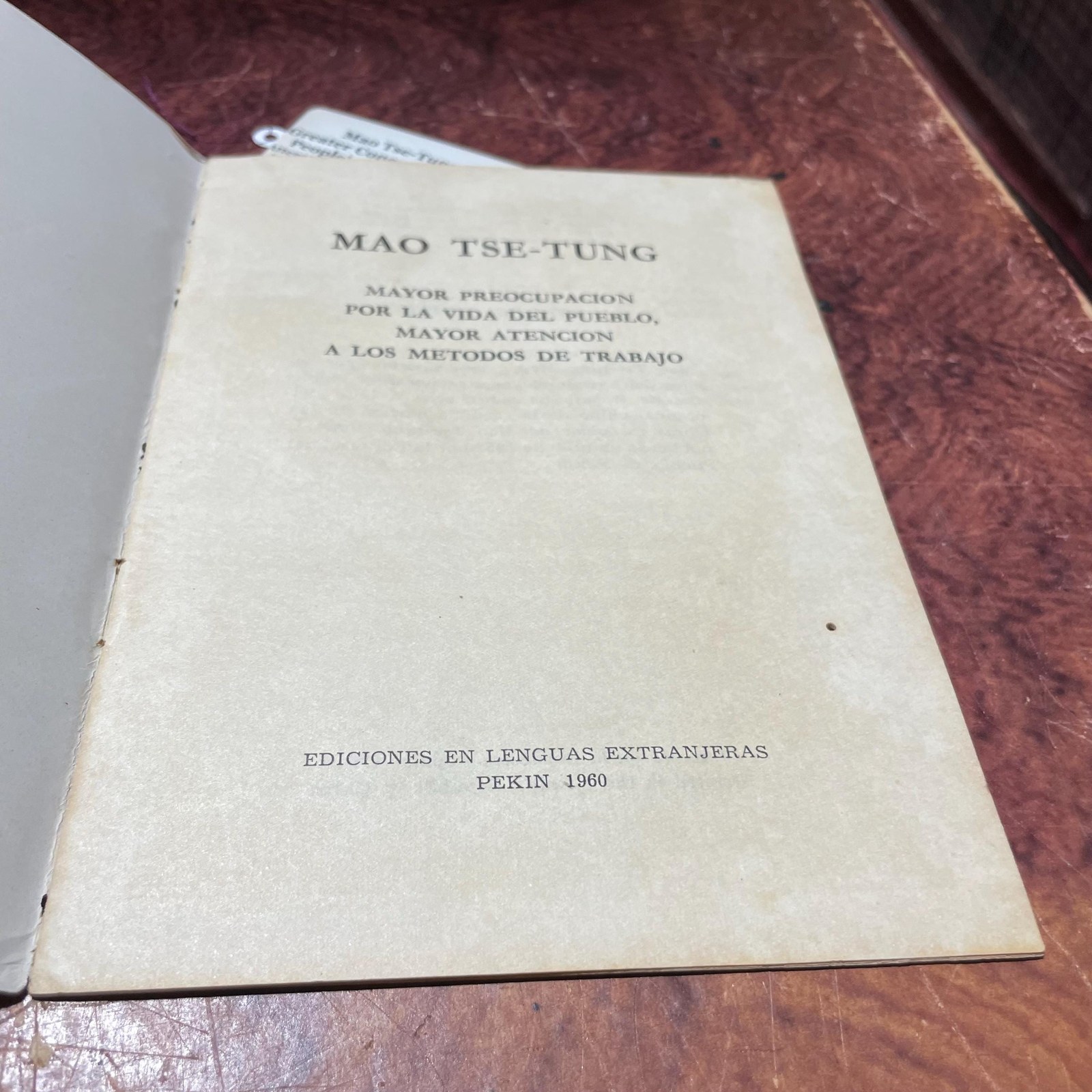 Mao Tse-Tung, Mayor Preocupacion Por la Vida Del Pueblo, Mayor Atencion A Los Metodos De Trabajo. Translated from Spanish: Greater Concern for the People's Lives, Greater Attention to the Methods of Work. 3rd Edition. — photograph 3.