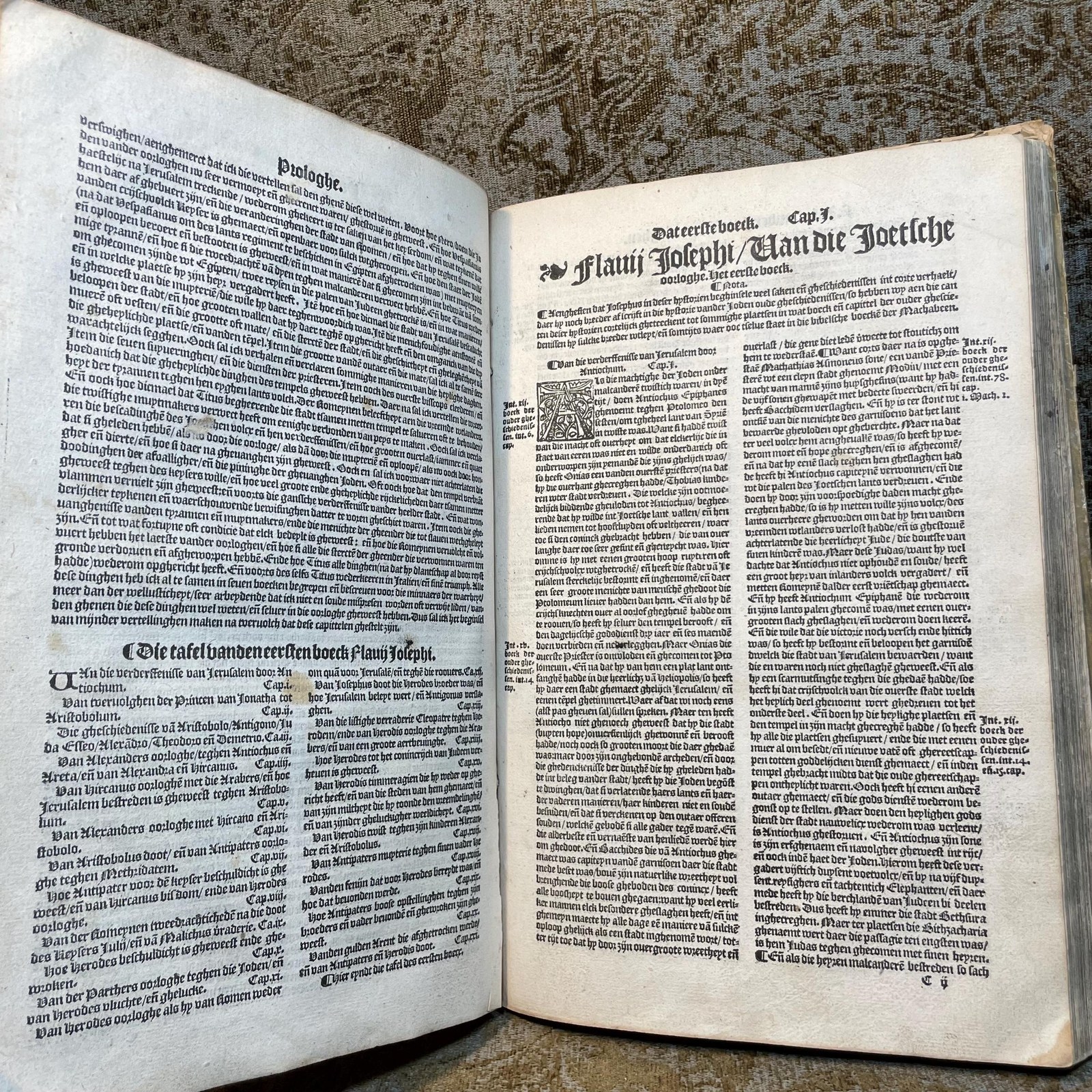 Flavii Josephi des vermaerden Joetschen hystorie scrivers seven boecken, van die Joetsche oorloghe, ende destructie bã Jerusalẽ. Translated from Old Dutch: Flavius Josephus, the Renowned Jewish Historian's Seven Books on the Jewish War and the Destruction of Jerusalem. — photograph 9.