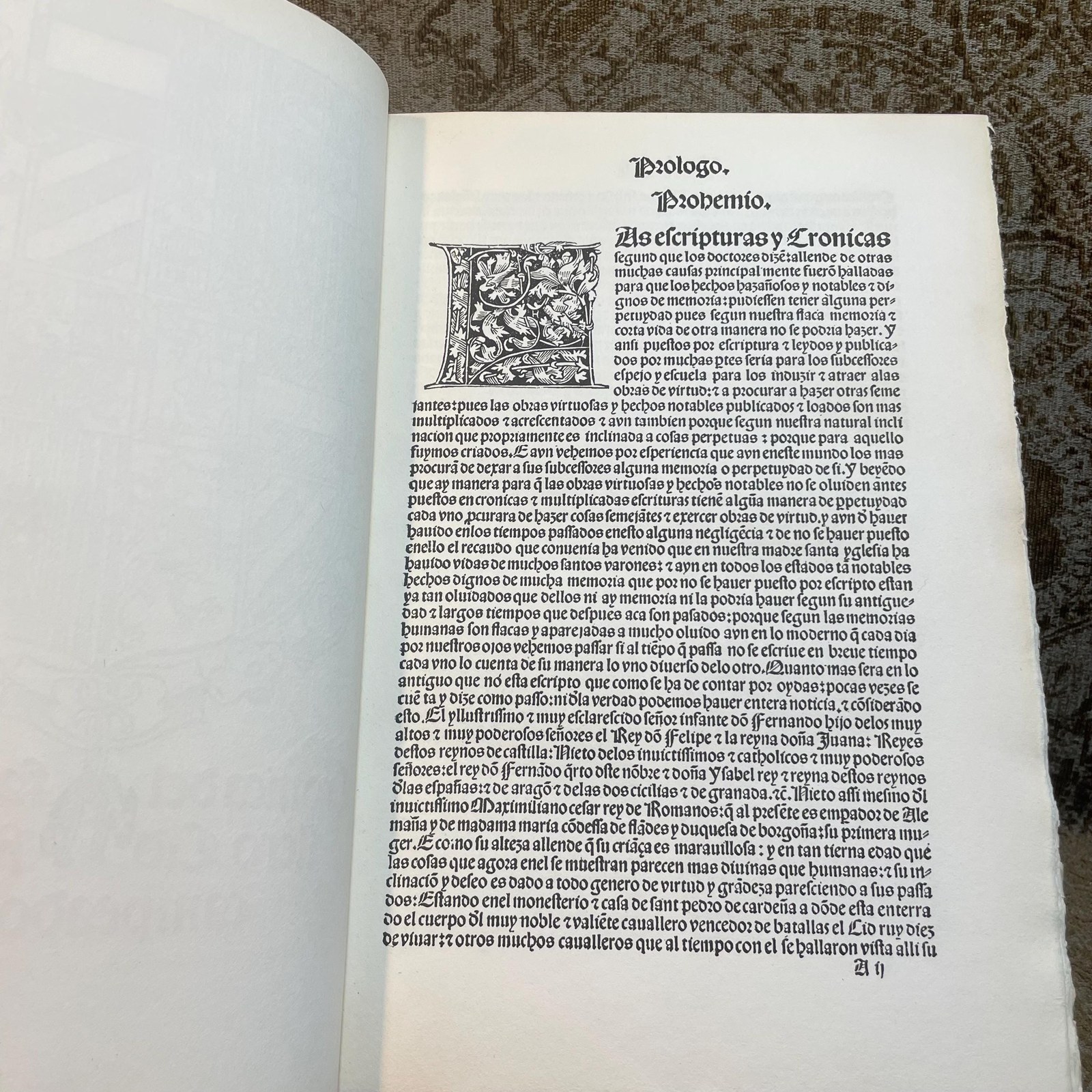 Crónica del famoso caballero Ruy Díaz Campeador. Translated: Chronicle of the Famous Knight Ruy Díaz (El Cid) the Champion. Limited Edition Facsimile. — photograph 3.