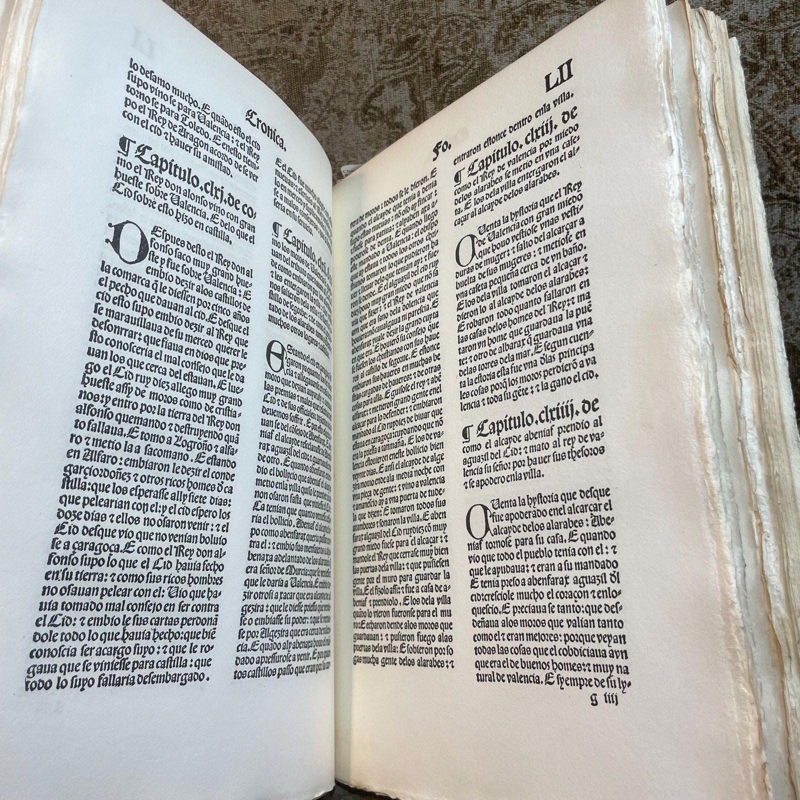 Crónica del famoso caballero Ruy Díaz Campeador. Translated: Chronicle of the Famous Knight Ruy Díaz (El Cid) the Champion. Limited Edition Facsimile. — photograph 4.