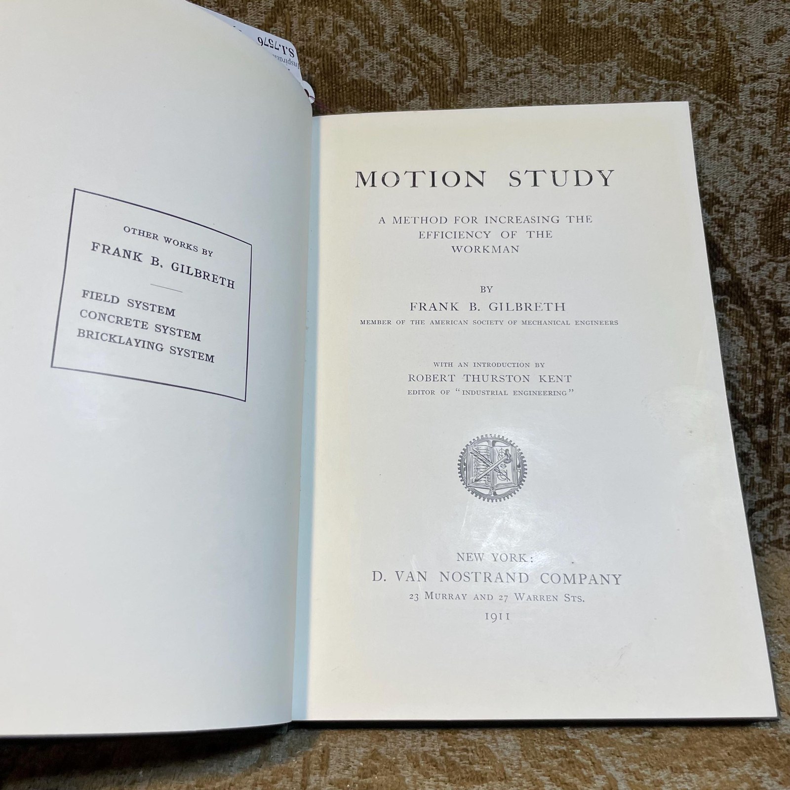 Motion Study A Method for Increasing the Efficiency of The Workman. With an Introduction by Robert Thurston Kent — photograph 3.