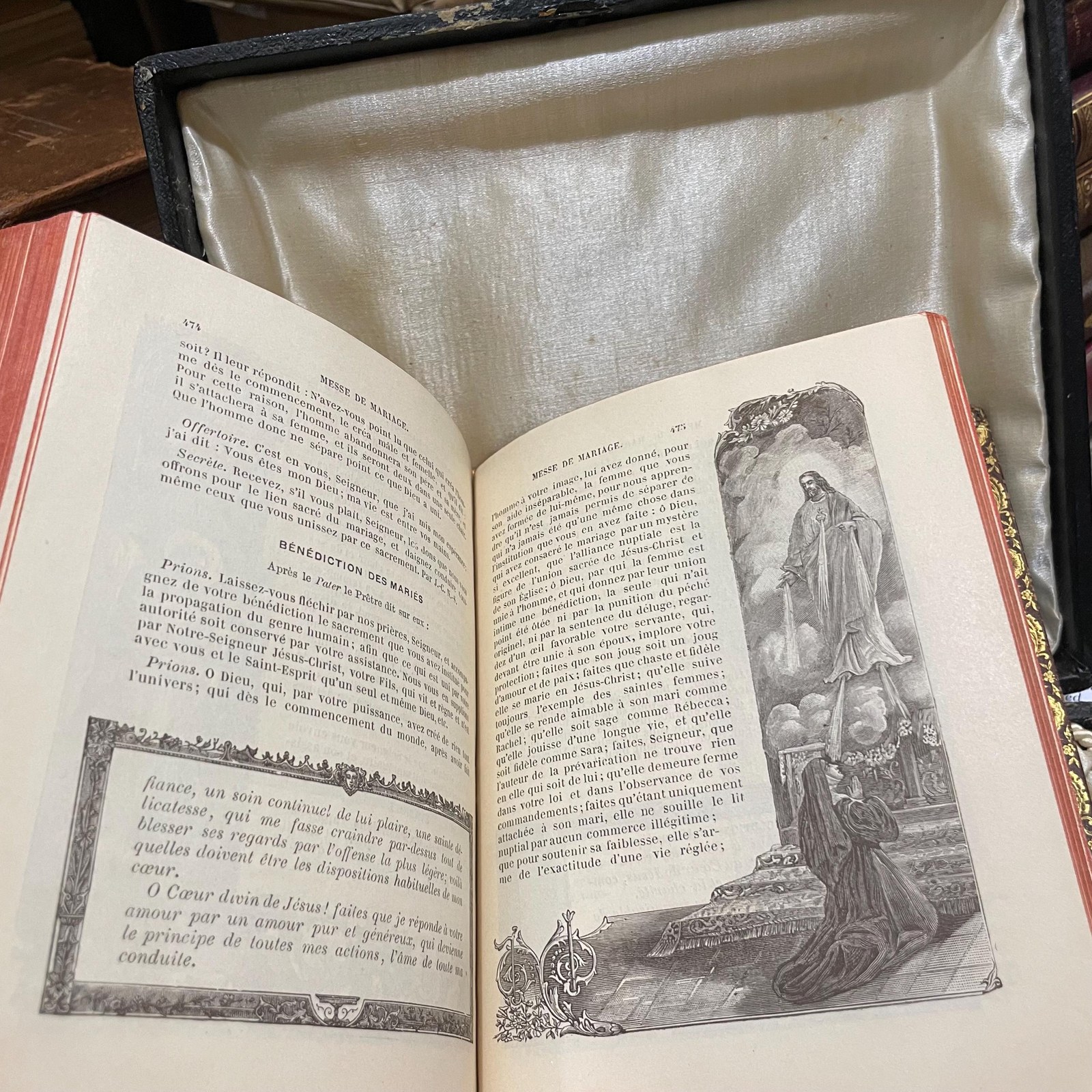 Missel du Sacre Coeur No. 714 in custom leather, silk lined presentation box. Translated: Missal of the Sacred Heart No.714 — photograph 8.