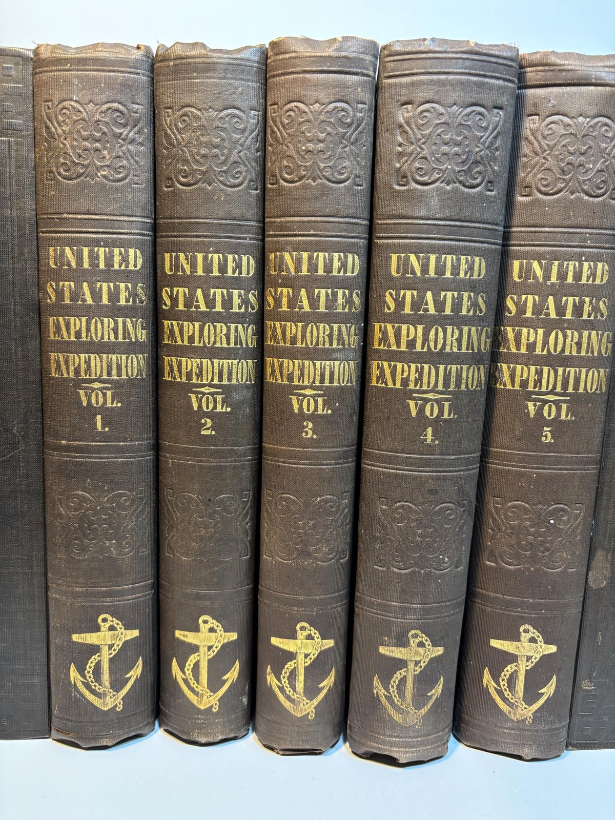 Narrative of The United States Exploring Expedition. During the years 1838, 1839, 1840, 1841, 1842. With Illustrations and Maps In Five Volumes. — photograph 2.
