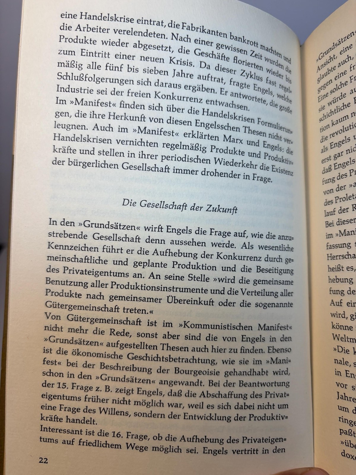 Das Kommunistische Manifest von Karl Marx und Friedrich Engels Faksimiledruck der Erstausgabe von 1848 mit sechs Vorreden von Marx und Engels sowie Engels’ »Grundsätze des Kommunismus« neu eingeleitet von Hermann Weber Translated: The Communist Manifesto
by Karl Marx and Friedrich Engels Facsimile of the first edition from 1848 with six prefaces by Marx and Engels as well as Engels’ “Principles of Communism” newly introduced by Hermann Weber — photograph 6.