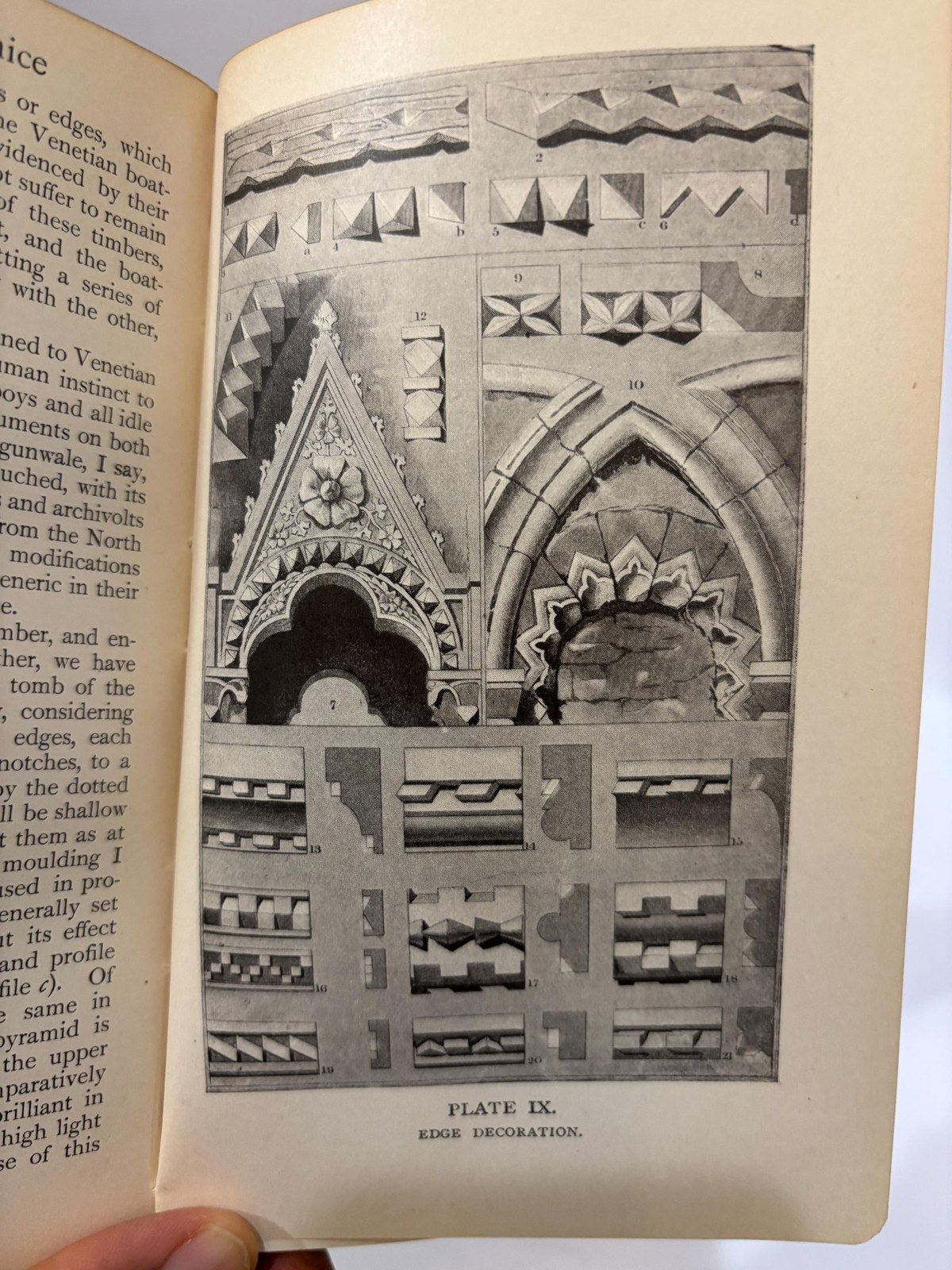 Nine Volumes of The Essays and Belles Lettres of John Ruskin, Everyman's Library. Comprising The Elements of Drawing and Perpective, Pre-Raphaelitism and Lectures on Architecture & Painting, The Stones of Venice (2 vol., lacking vol.3), and Modern Painters (5 vol.) — photograph 10.