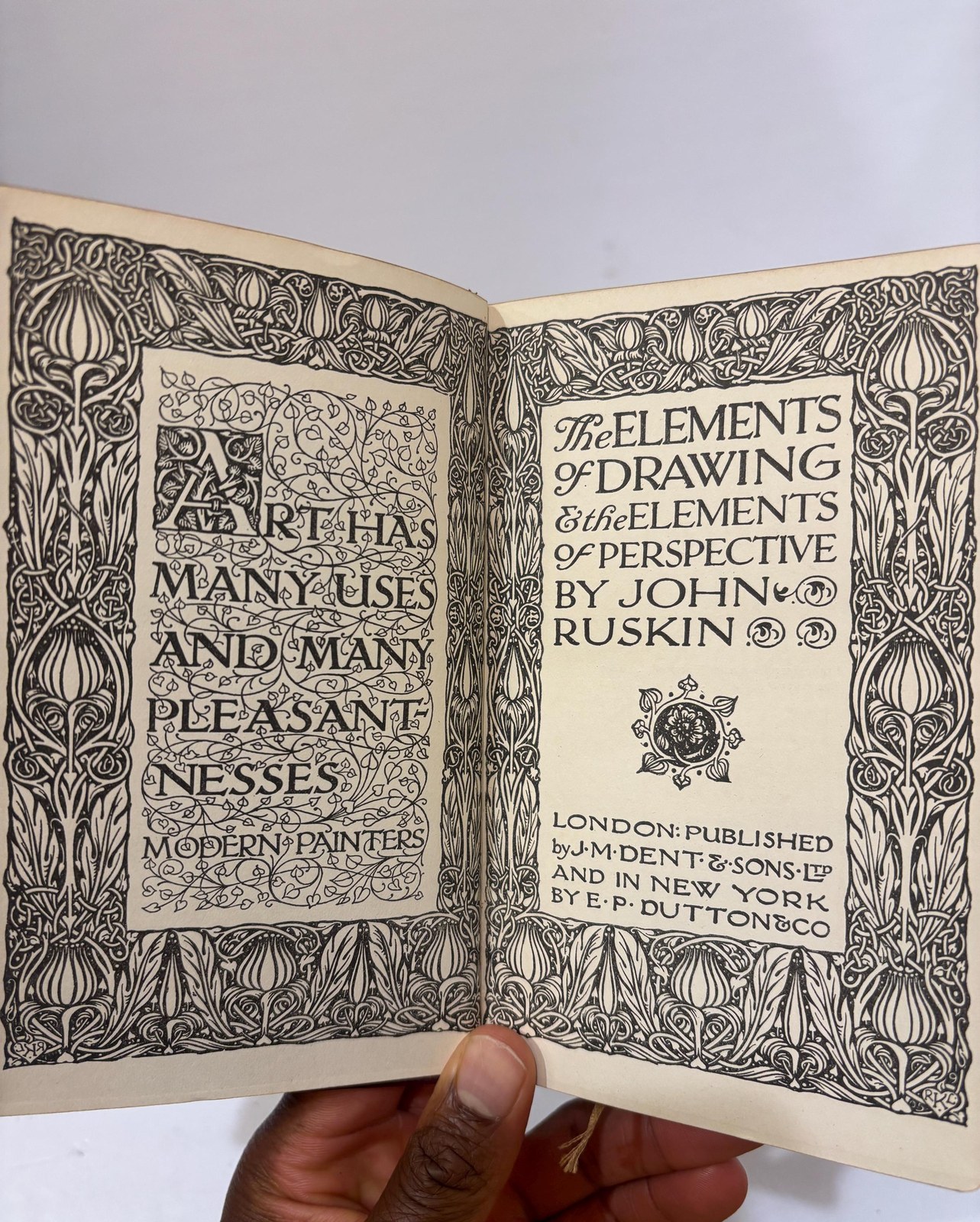 Nine Volumes of The Essays and Belles Lettres of John Ruskin, Everyman's Library. Comprising The Elements of Drawing and Perpective, Pre-Raphaelitism and Lectures on Architecture & Painting, The Stones of Venice (2 vol., lacking vol.3), and Modern Painters (5 vol.) — photograph 3.