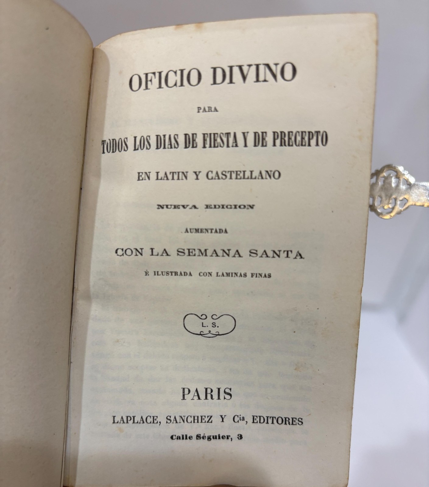 Oficio divino Para Todos los dias de fiesta y de precepto En latin y castellano Nueva edicion Aumentada Con la semana santa E ilustrada con laminas finas Translated: Divine office For All the feast days and days of obligation In Latin and Spanish New edition Expanded With holy week And illustrated with fine plates. Spanish Language, Color Plates. — photograph 6.
