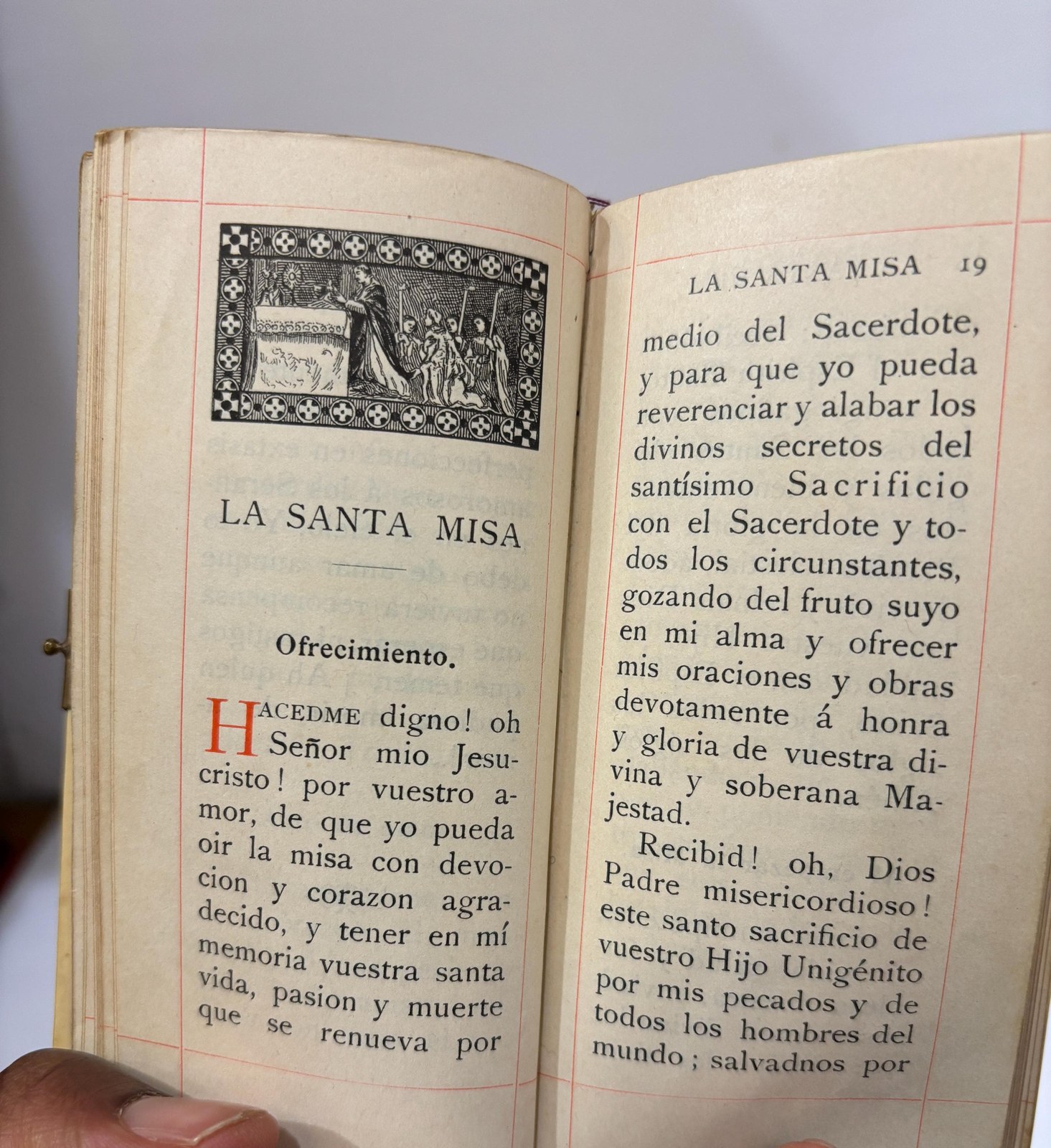 Flores misticas Oraciones de la mañana y noche ◊ Santa Misa ◊ Ejercicio para la confesion ◊ y comunion ◊ Semana Santa etc. ◊ Compilado por el sac. Don F. R. Misionero apostólico. Translated: Mystical flowers Prayers for the morning and night ◊ Holy Mass ◊ Exercise for confession ◊ and communion ◊ Holy Week etc. ◊ Compiled by the priest Don F. R. Apostolic missionary. Spanish Language. — photograph 6.