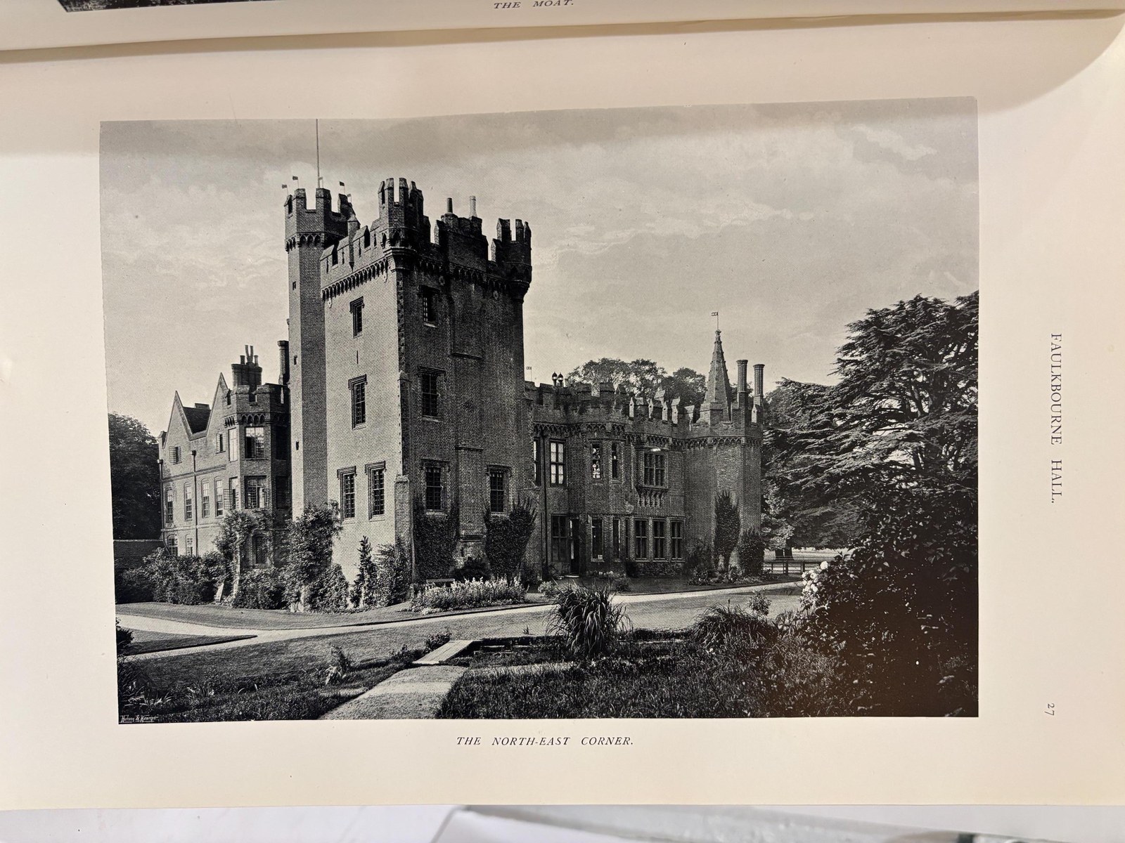 Gardens Old & New The Country House & Its Garden Environment. The Third Volume. Edited By H. Avray Tipping, M.A. Illustrated From Photographs By Charles Latham. — photograph 10.