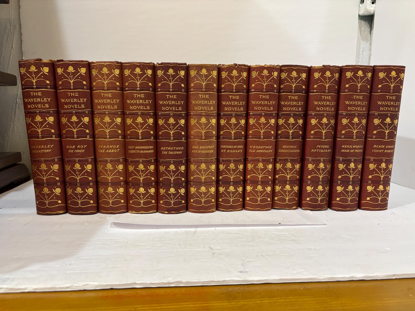 The Waverly Novels by Sir Walter Scott (12 vol.) — photograph 2.