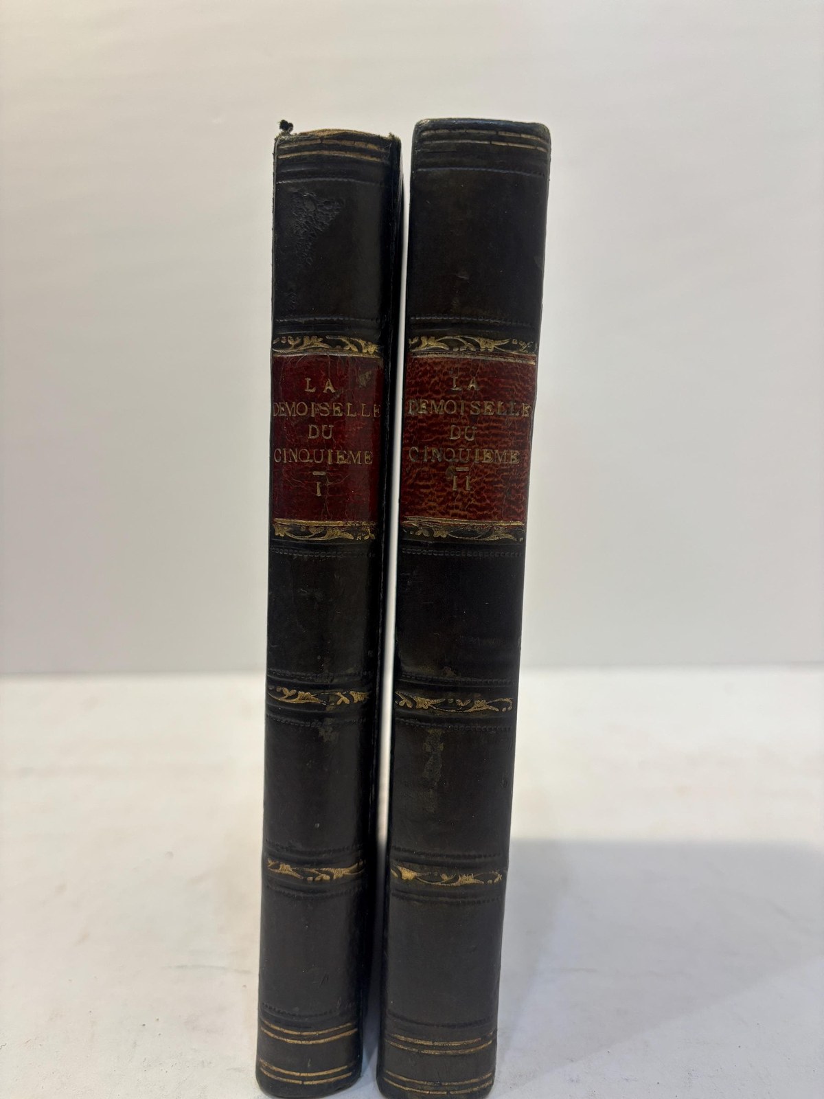 La Demoiselle Du Cinquieme Translated: The Young Lady of The Fifth (2 volumes) — photograph 2.