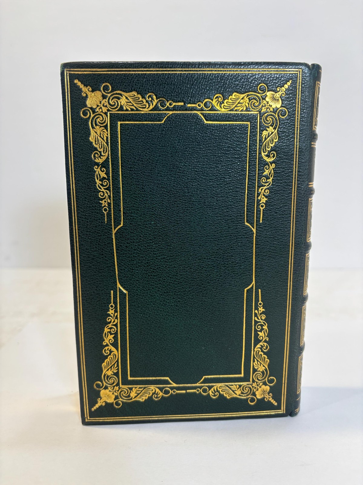 Highland Widow. Double Fore-Edge Painting. Golfers and Mermaids. — photograph 7.