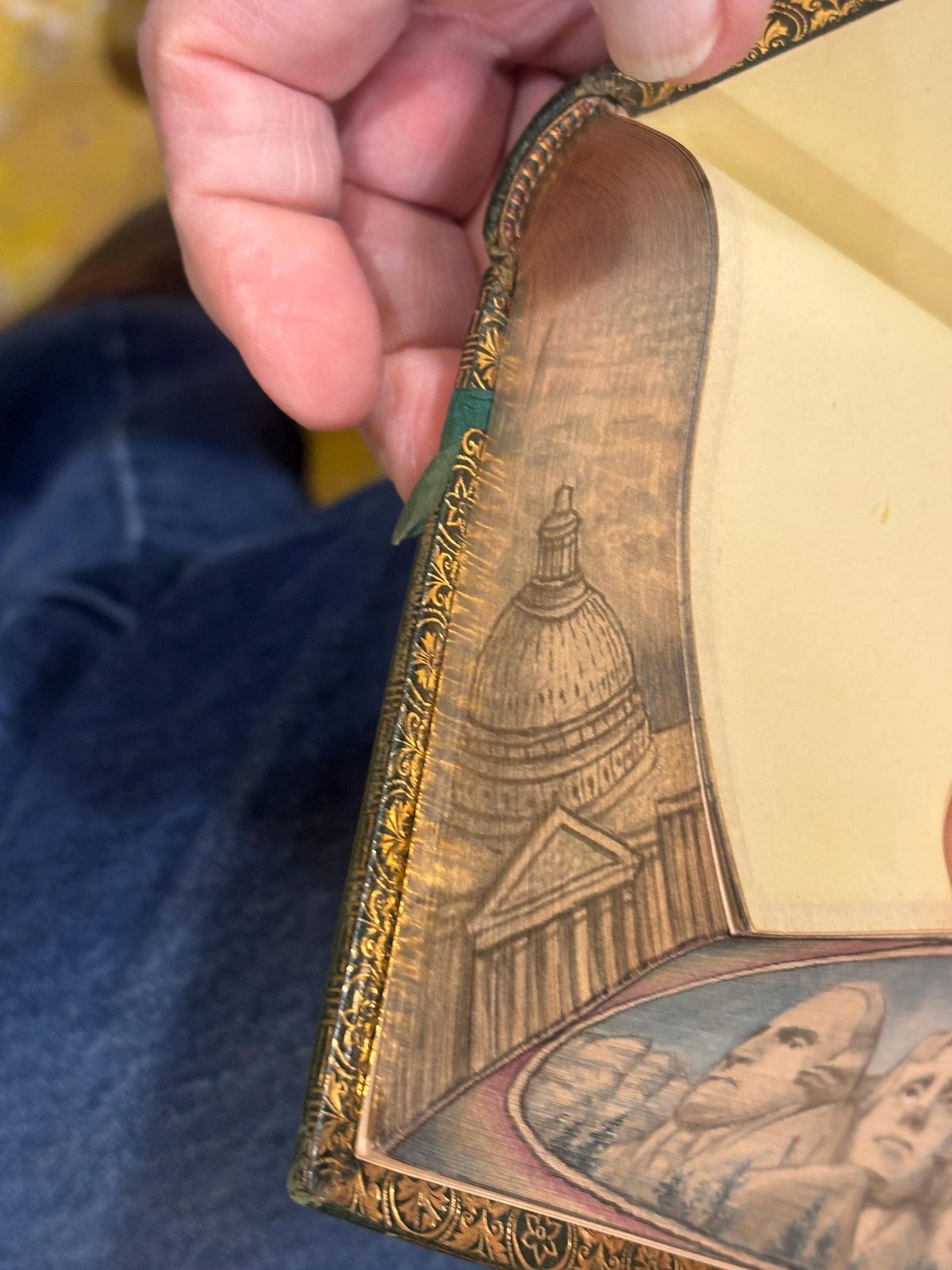 Bride of Lammermoor. 3 sided Fore-Edge Painting. Mr. Rushmore, Capitol, Washington Monument. — photograph 2.