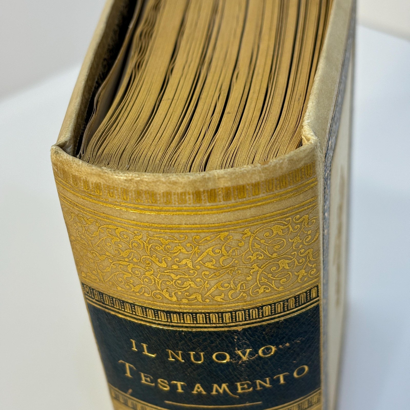 Il Nuovo Testamento Del Nostro Signore E Salvatore Gesù Cristo Tradotto In Lingua Italiana Da Giovanni Diodati. Translated: The New Testament Of Our Lord And Savior Jesus Christ Translated Into The Italian Language By Giovanni Diodati — photograph 9.