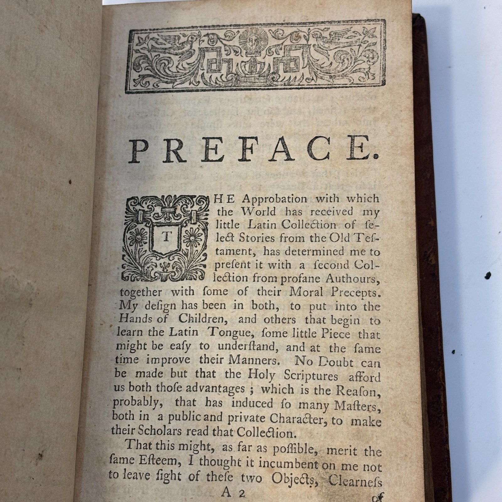 Selectæ E Profanis Scriptoribus Historiæ, Quibus admista sunt Varia Honeste Vivendi Præcepta, Ex iisdem Scriptoribus deprompta. Editio Tertia. Translated: Selections From profane (that is, non-sacred) Writers, Of histories, To which are added Various precepts For living honorably, Drawn from those same writers. Third edition. — photograph 3.