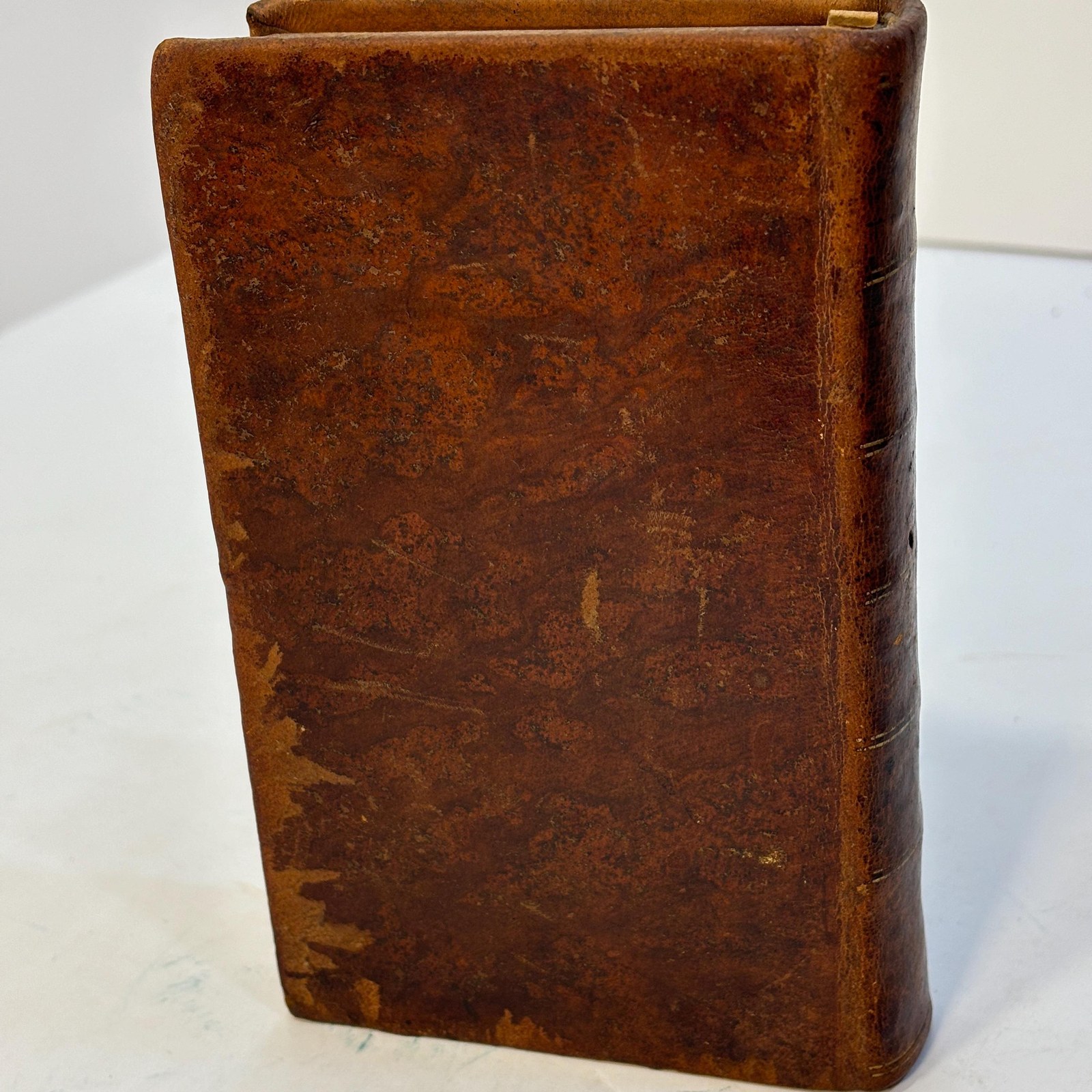 Selectæ E Profanis Scriptoribus Historiæ, Quibus admista sunt Varia Honeste Vivendi Præcepta, Ex iisdem Scriptoribus deprompta. Editio Tertia. Translated: Selections From profane (that is, non-sacred) Writers, Of histories, To which are added Various precepts For living honorably, Drawn from those same writers. Third edition. — photograph 8.