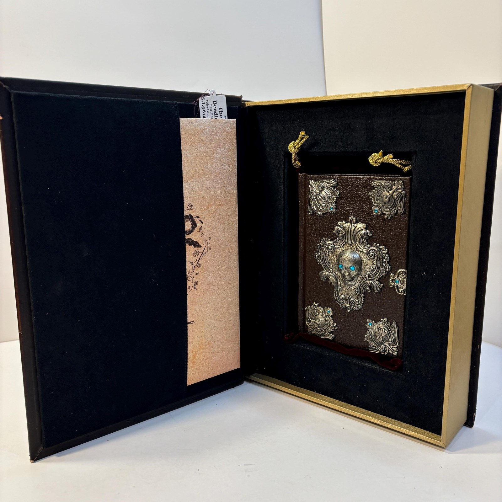 The Tales of Beedle The Bard, Translated from Three Original Runes by Hermione Granger, With Commentary by Professor Albus Dumbledore — photograph 4.