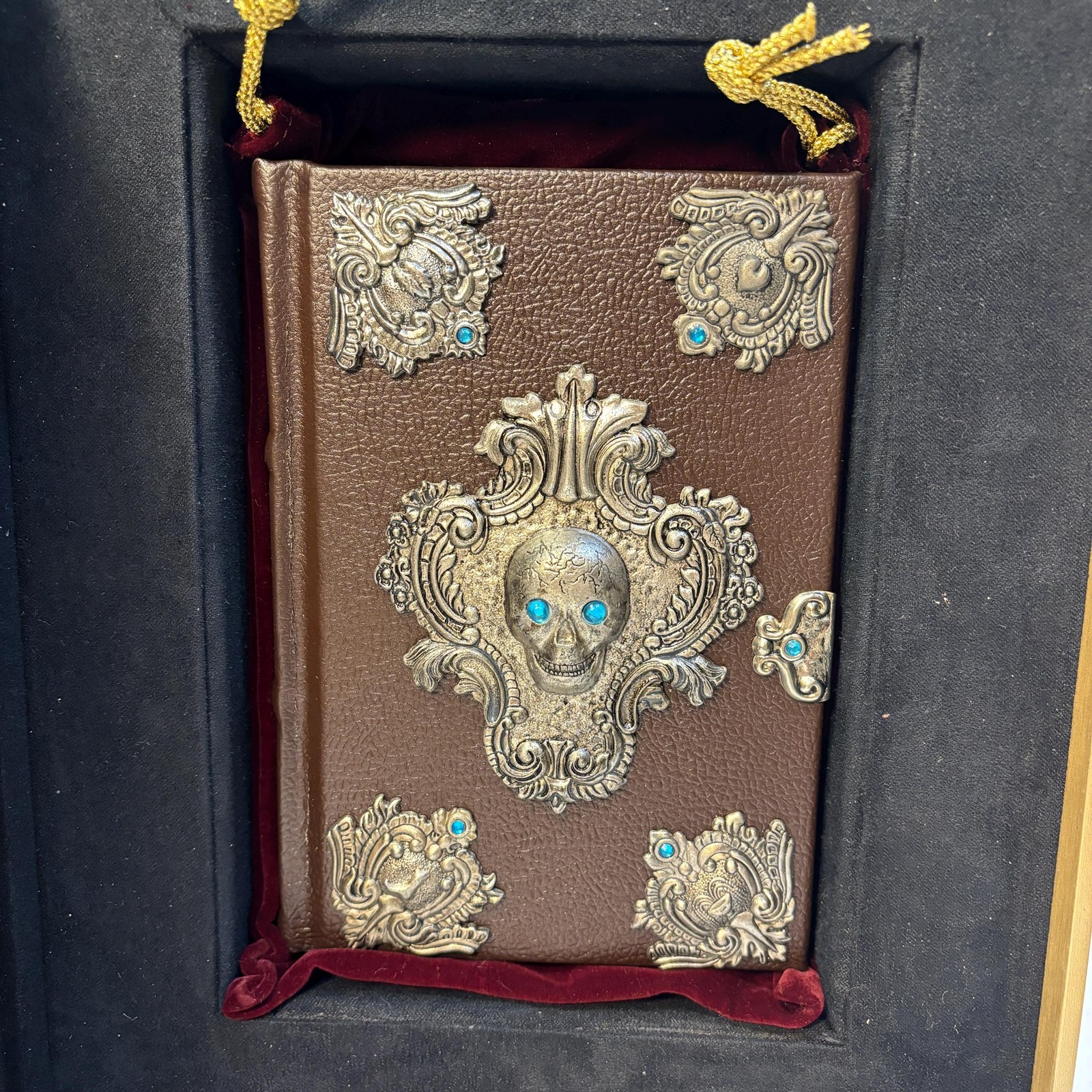 The Tales of Beedle The Bard, Translated from Three Original Runes by Hermione Granger, With Commentary by Professor Albus Dumbledore — photograph 7.