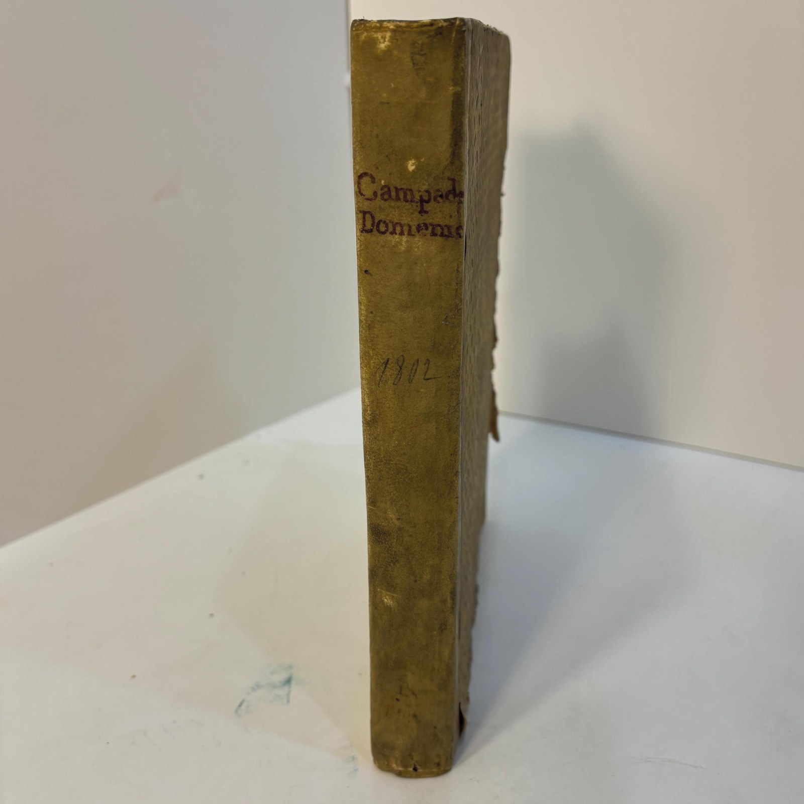 Discorsi sacri Morali Adattati alla capacità d' ogni genere di persone Sopra le Domeniche dell' anno. Opera Di Gio. Battista Campadelli Sacerdote Padovano Dottore di Sacra Teologia,Pubblicata ad uso principalmente de' Parrochi di Villa Edizione Novissima. Aggiuntivi alcuni discorsi non più stampati. Translated: Sacred Moral Discourses Adapted to the understanding and capacity of every class of person, For the Sundays of the year. A work by Giovanni Battista Campadelli
A priest of Padua,
Doctor of Sacred Theology,
Published chiefly for the use of parish priests.
Newest Edition With the addition of several discourses not previously printed. — photograph 4.