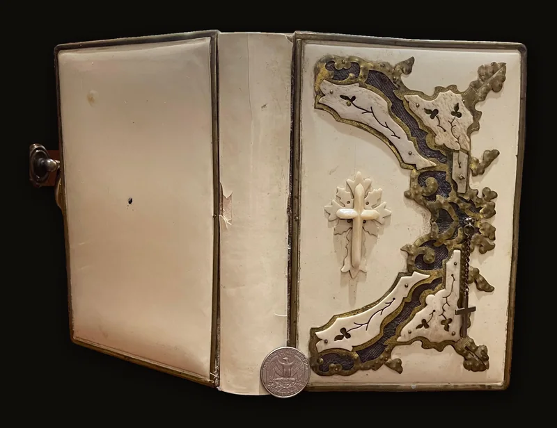 Jadro Naboznych Vylevov. Kniha modlitebná pre kazdeho katolickeho krestana s katolickym spevnikom. [Core of Offshore Outlets. A book of prayer for every Catholic Christian with a Catholic sin German.].