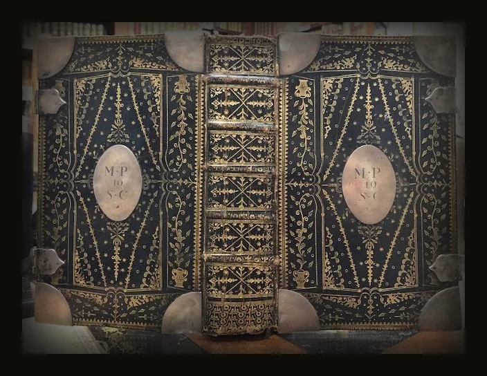1762 50+ engravings, The Book of Common Prayer, Sterling(?) corners and medallion to ornate gilt covers, Gorgeous binding, very ornate..
